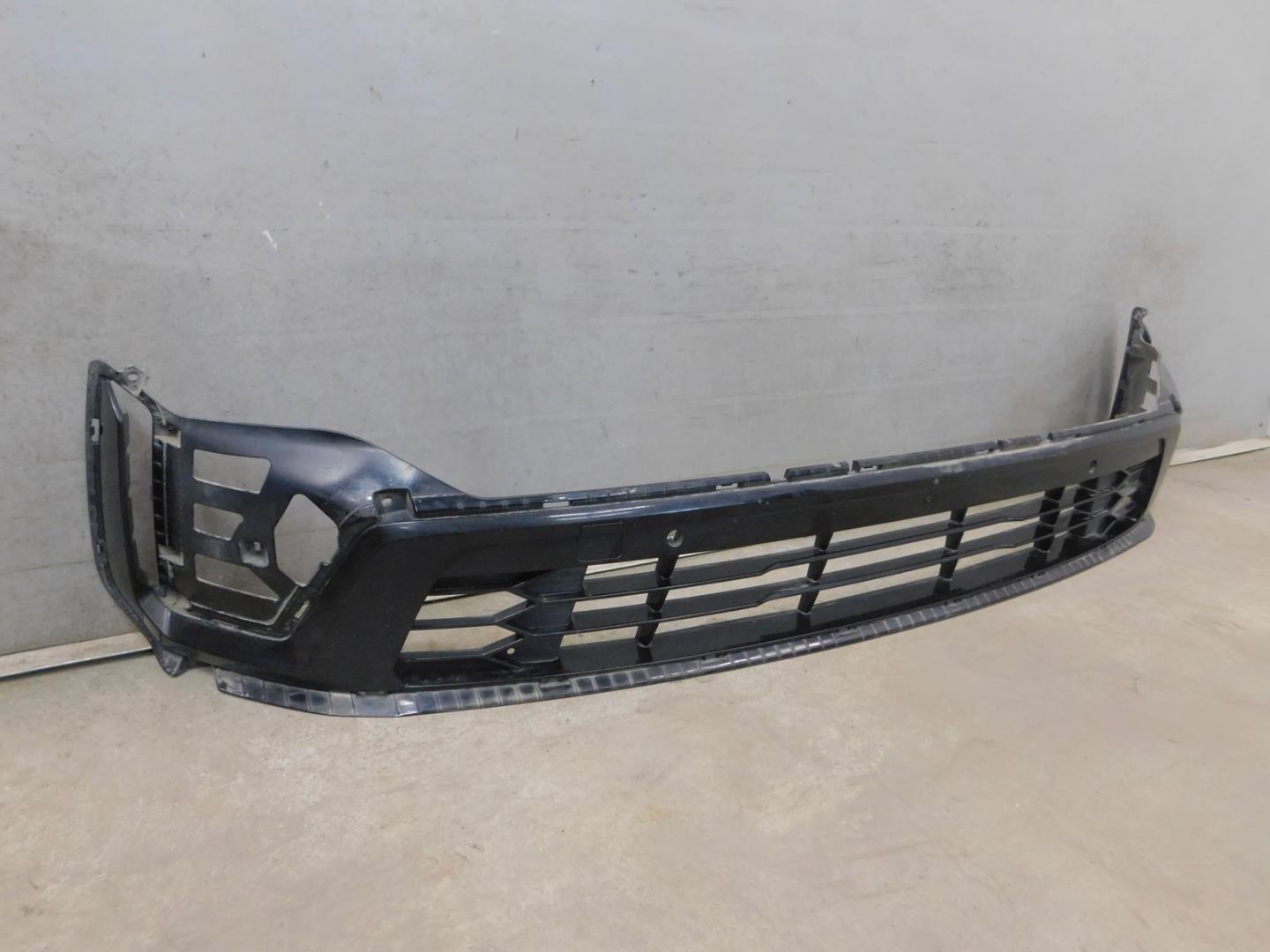 Решетка в бампер центральная