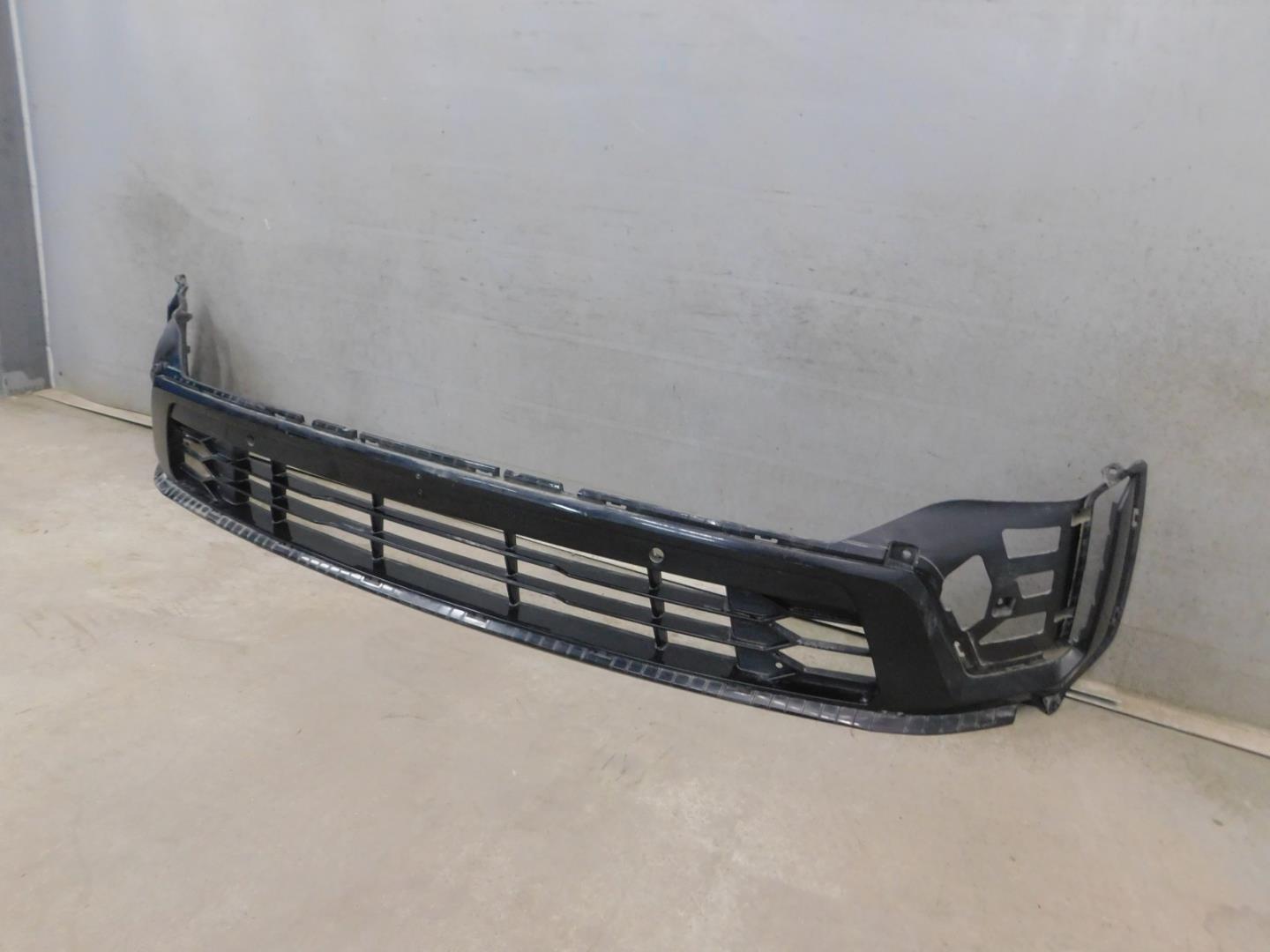 Решетка в бампер центральная