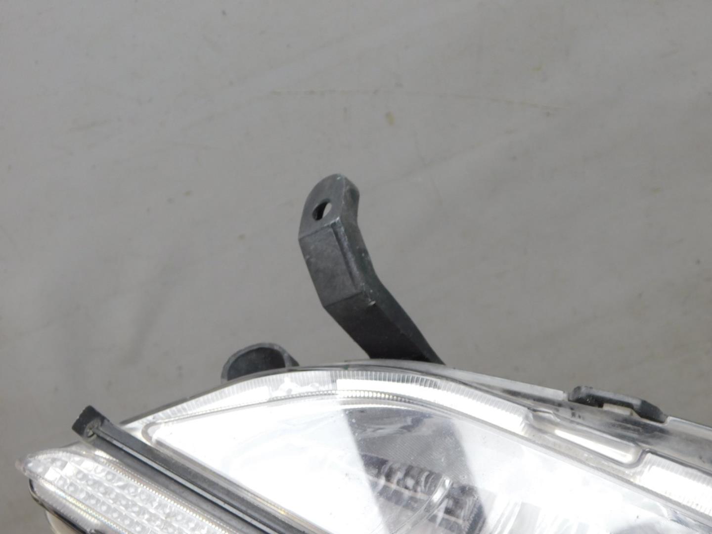 Фара противотуманная левая