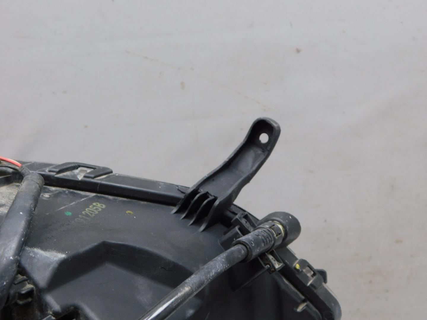 Фара противотуманная левая