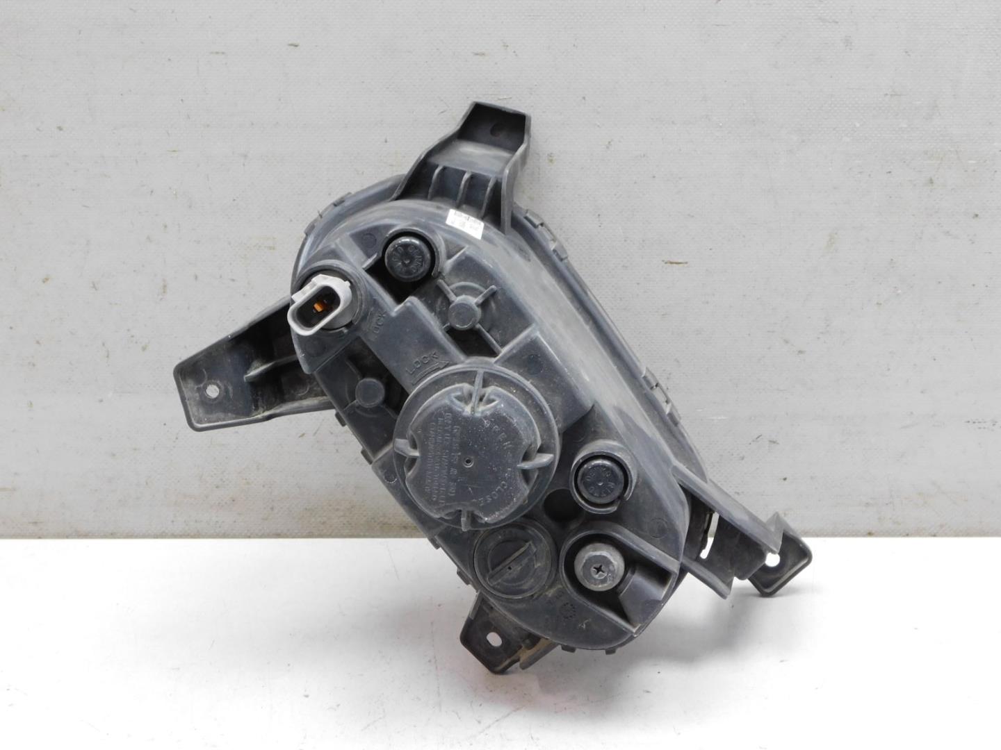 Фара противотуманная левая