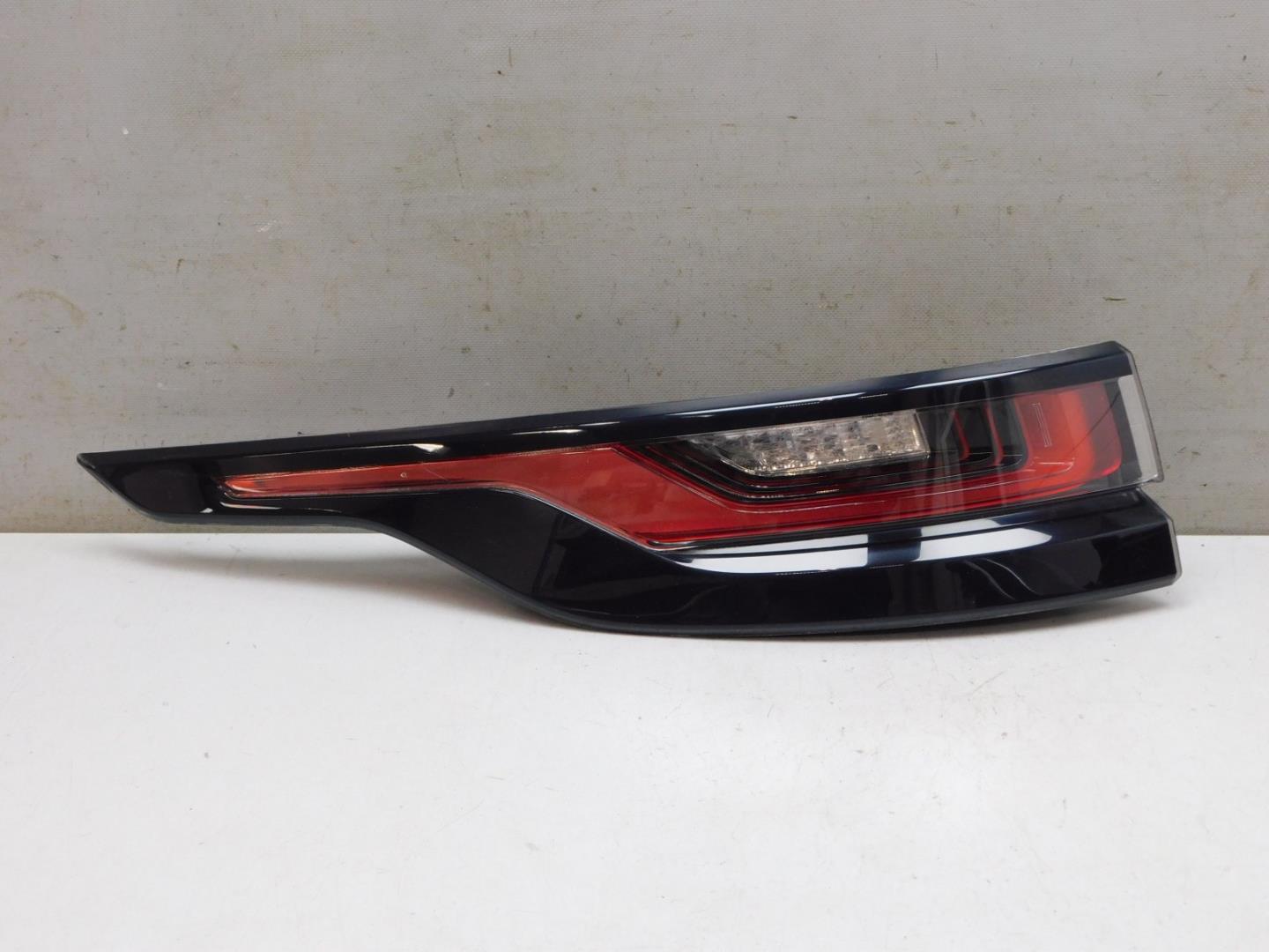 Фонарь задний наружный левый