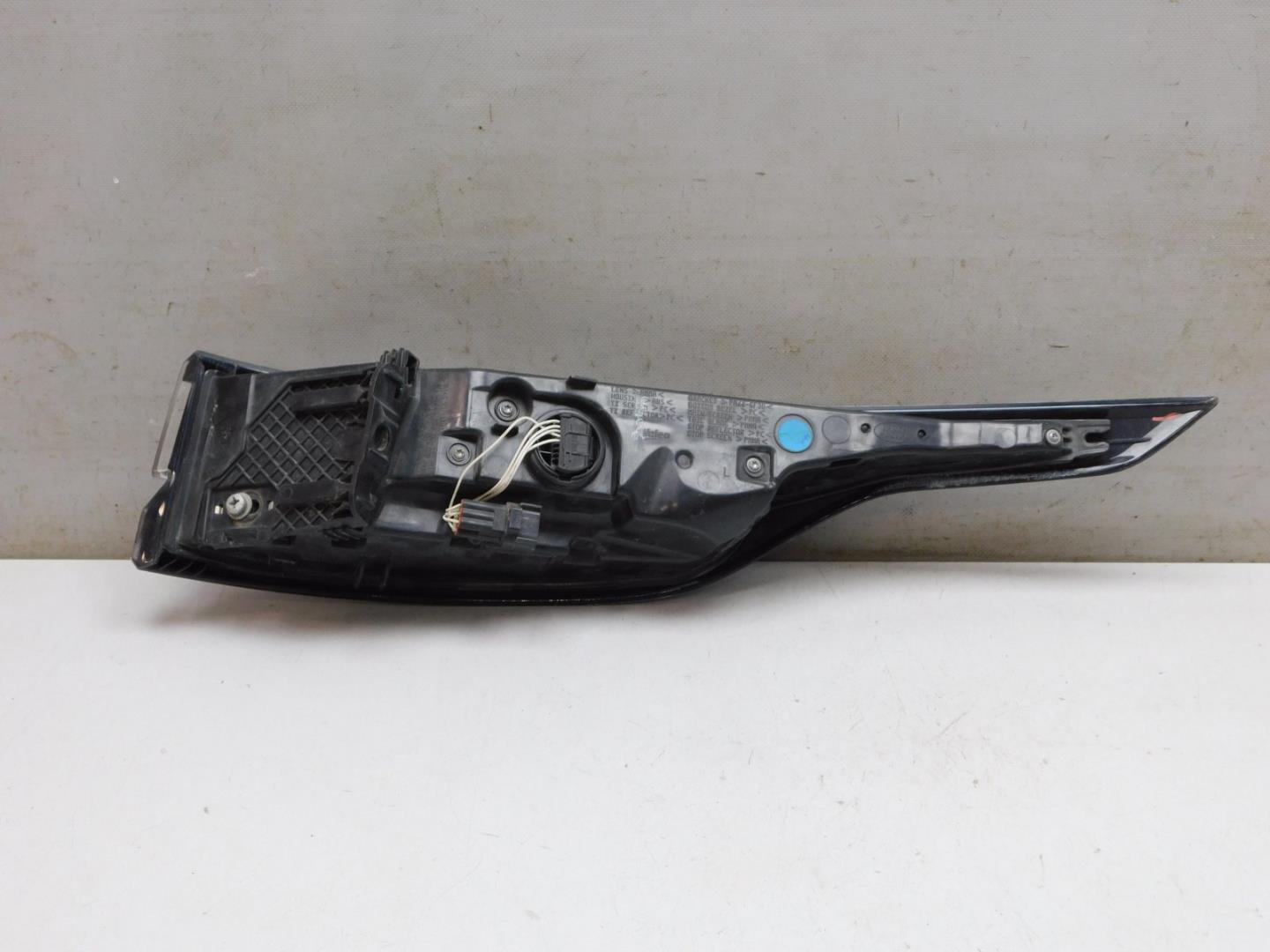 Фонарь задний наружный левый