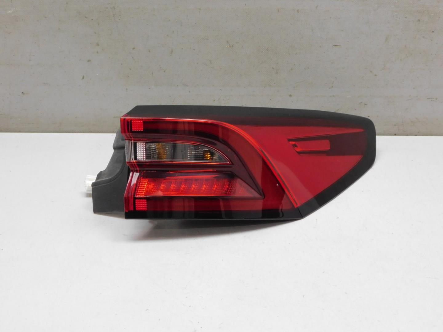 Фонарь задний наружный правый