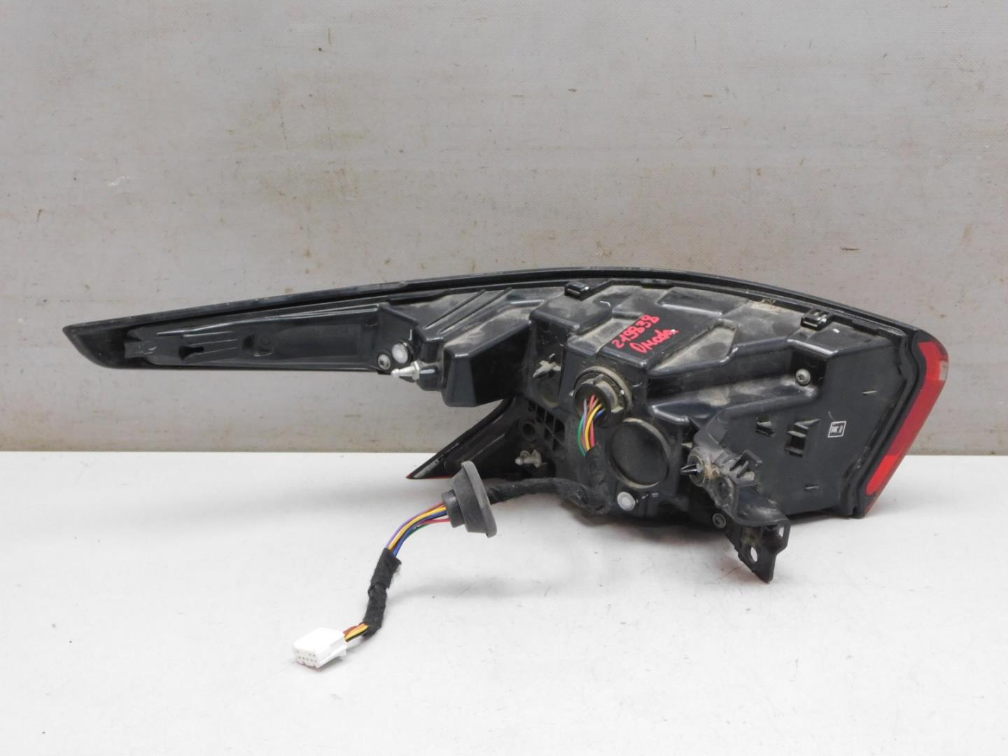 Фонарь задний наружный правый