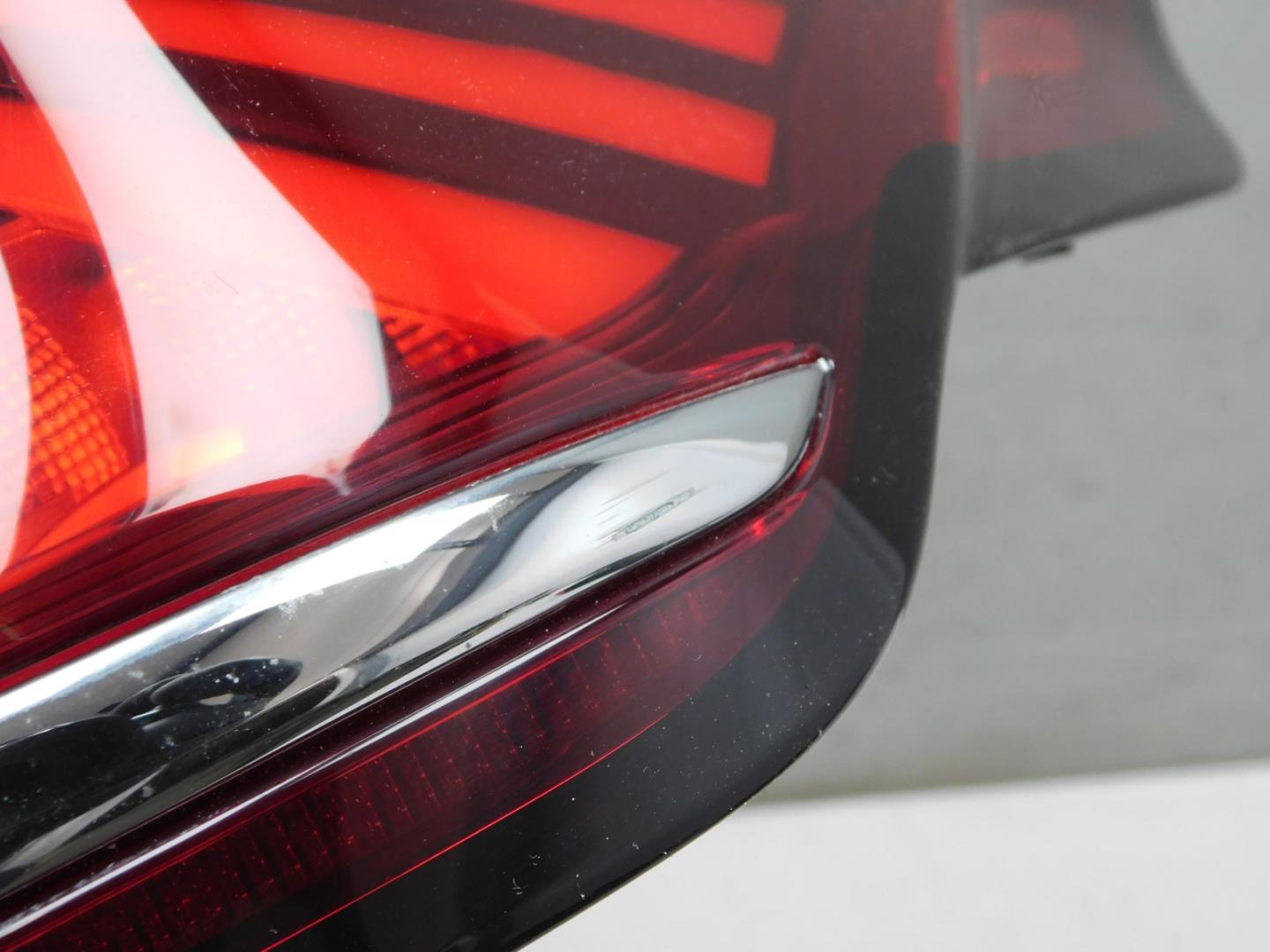 Фонарь задний наружный правый