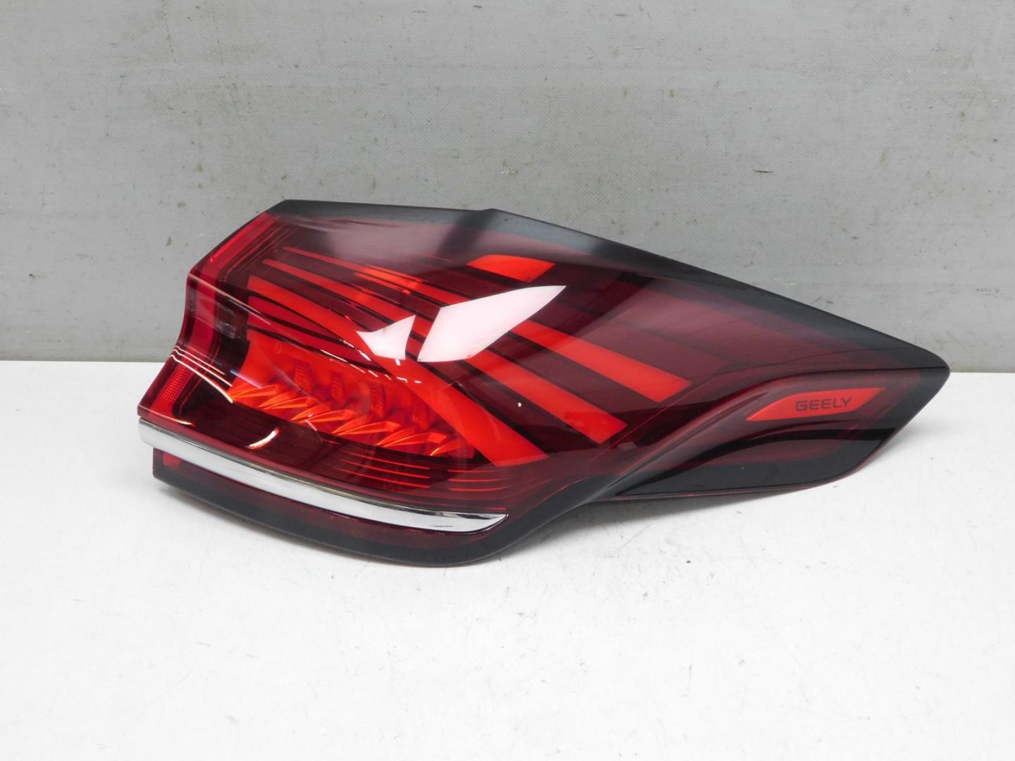 Фонарь задний наружный правый