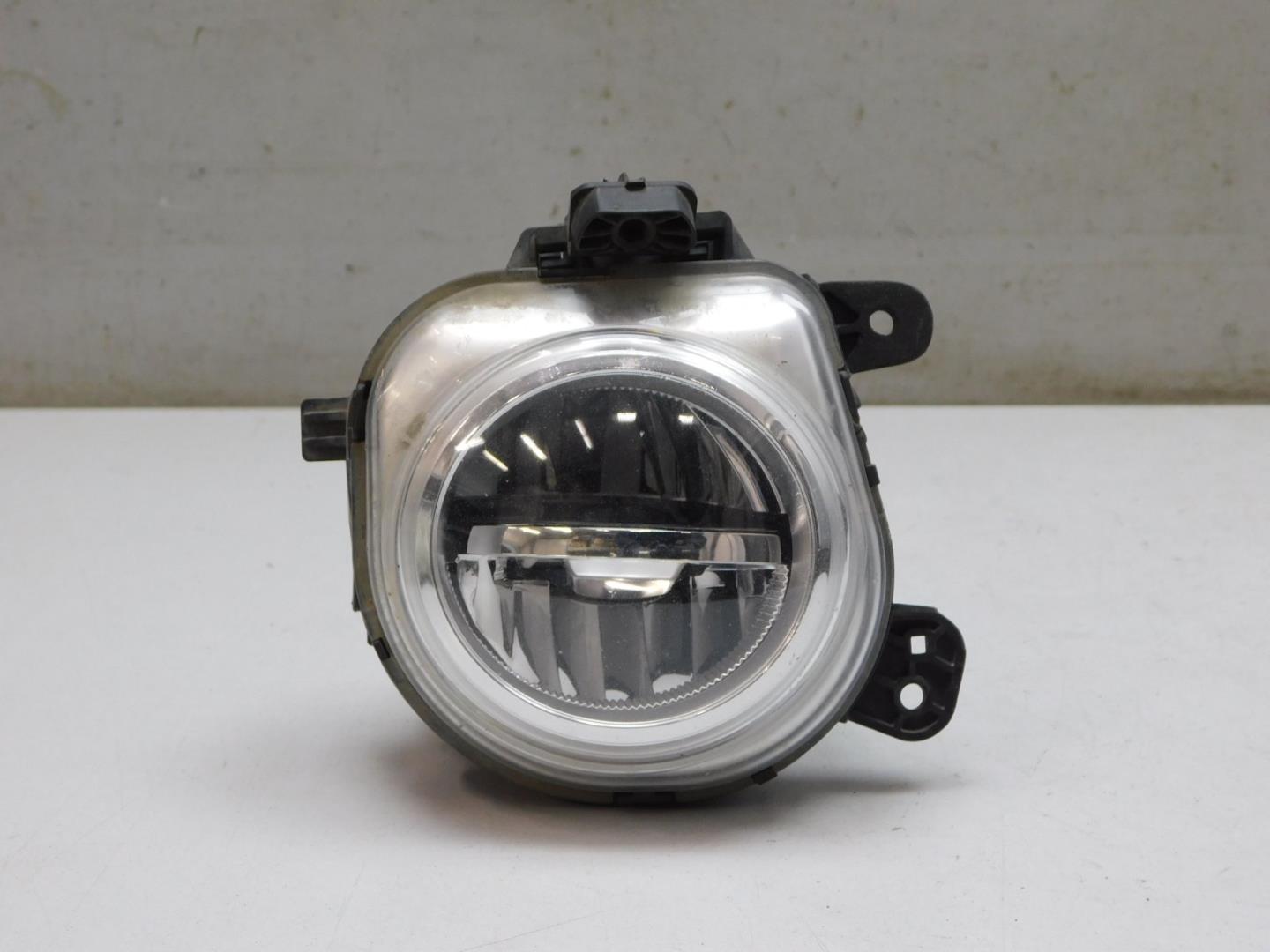 Фара противотуманная правая