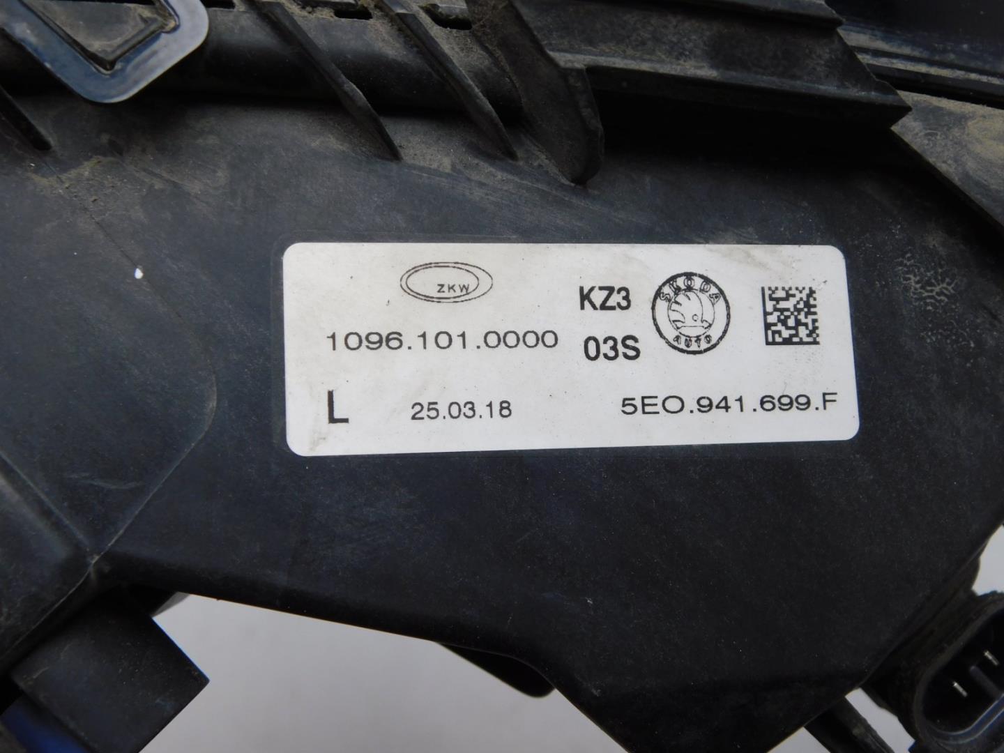 Фара противотуманная левая