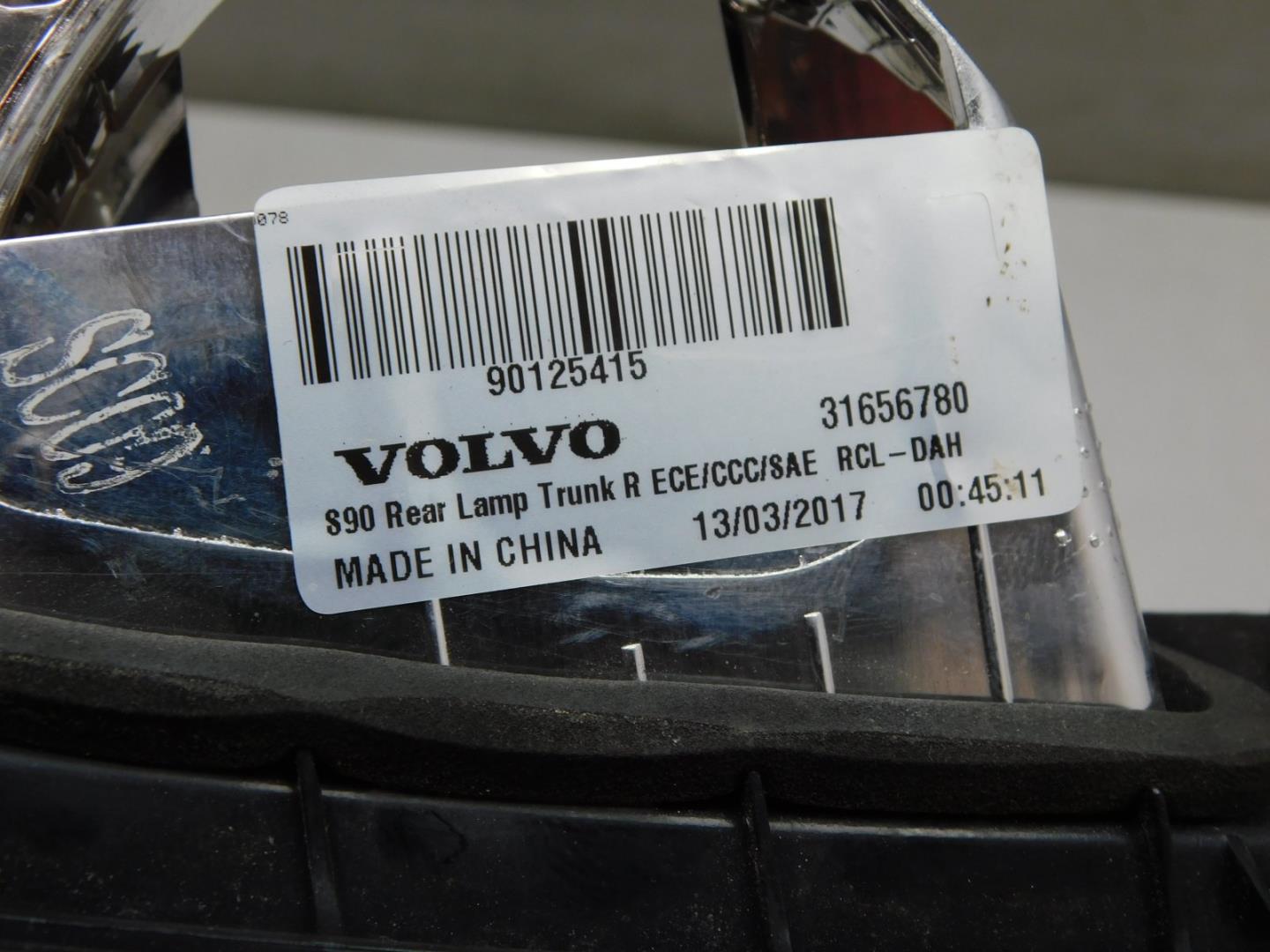 Фонарь задний внутренний правый