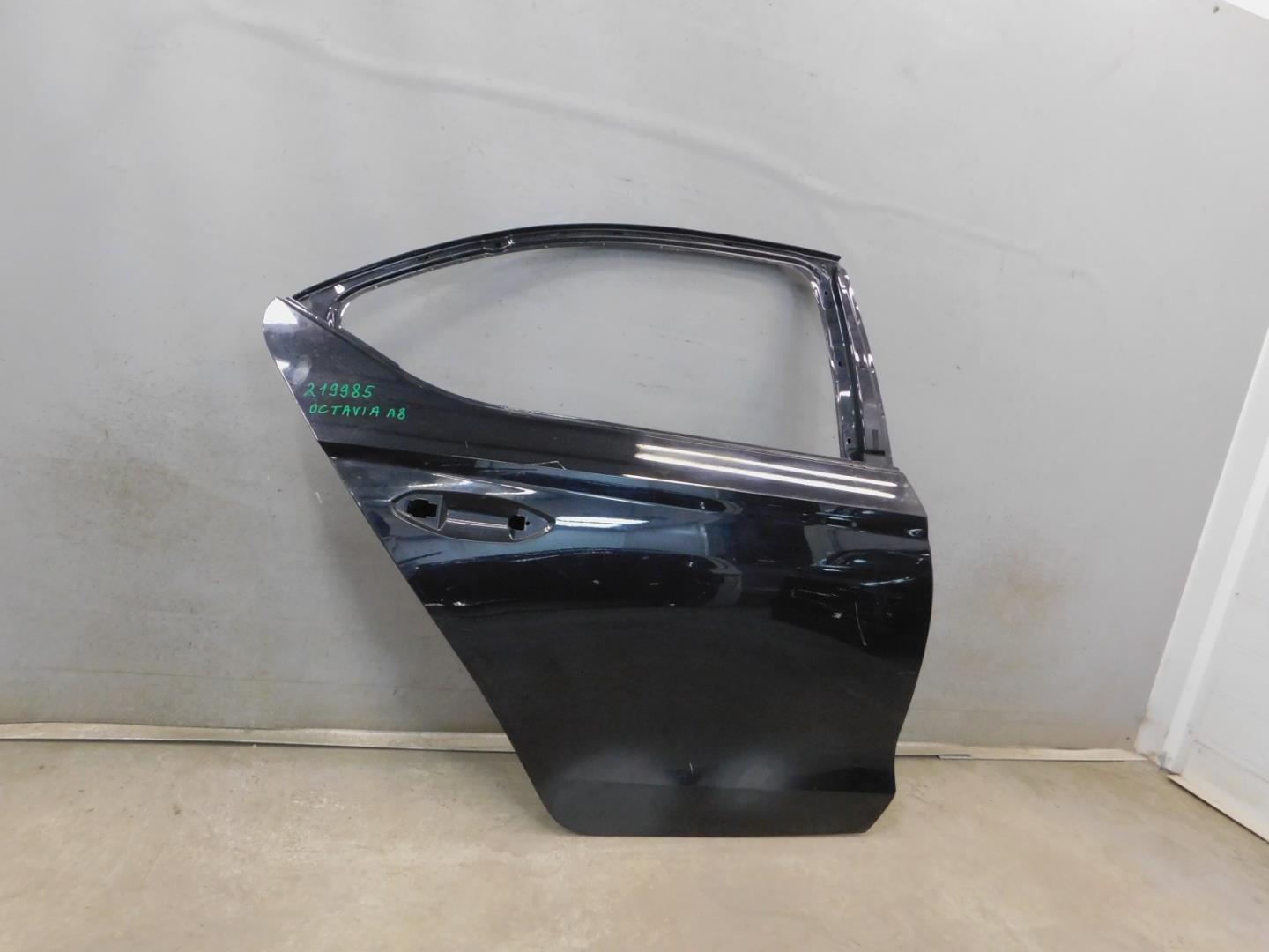 Дверь задняя правая