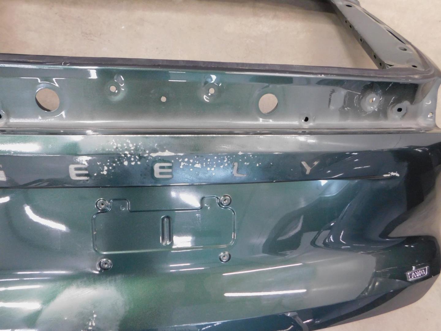 Дверь багажника