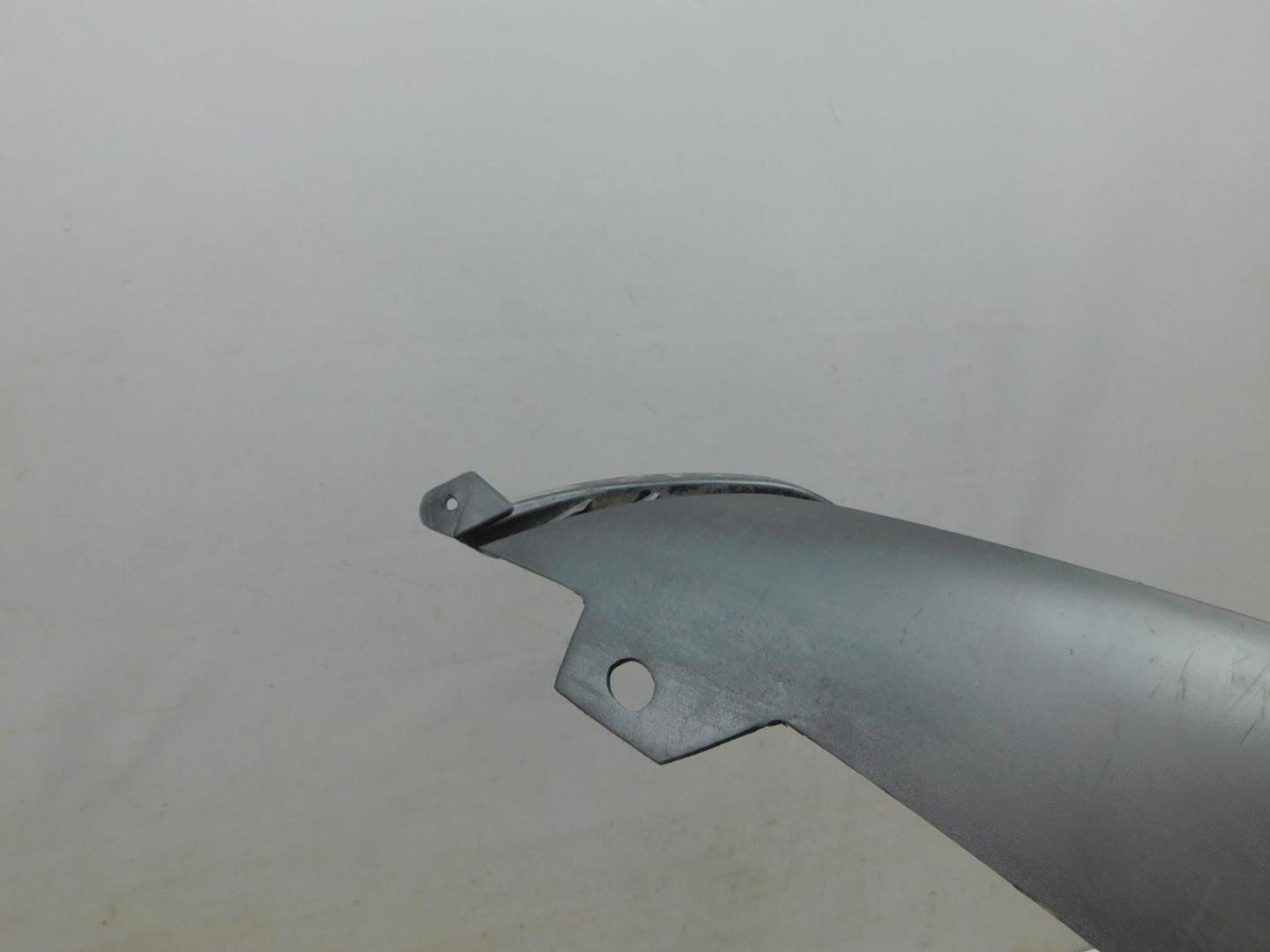 Решетка в бампер центральная