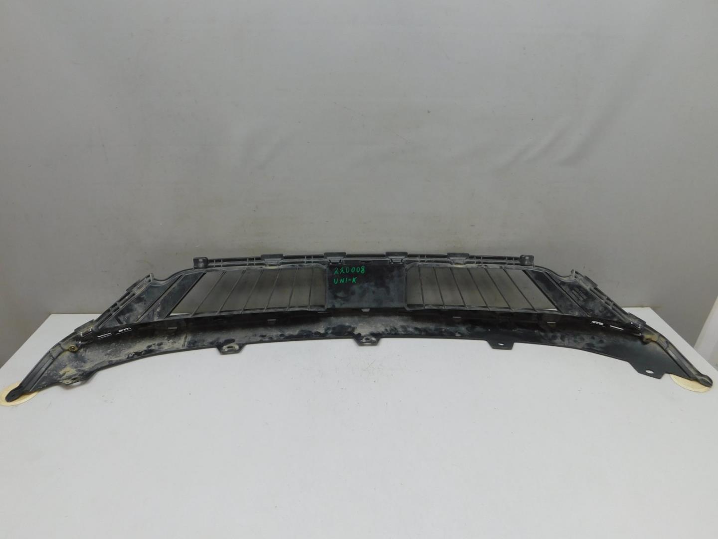 Решетка в бампер центральная