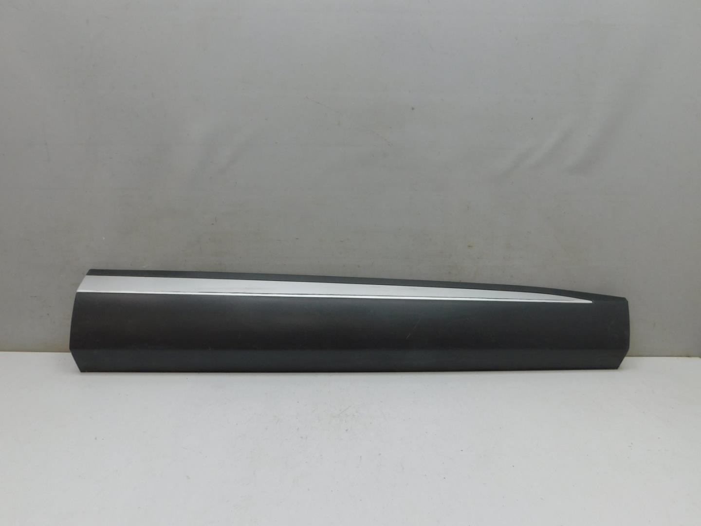 Накладка двери передней правой