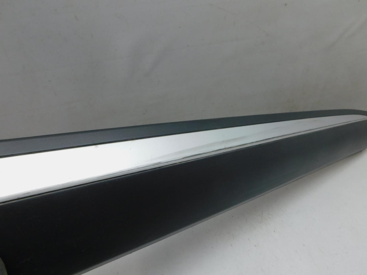 Накладка двери передней правой