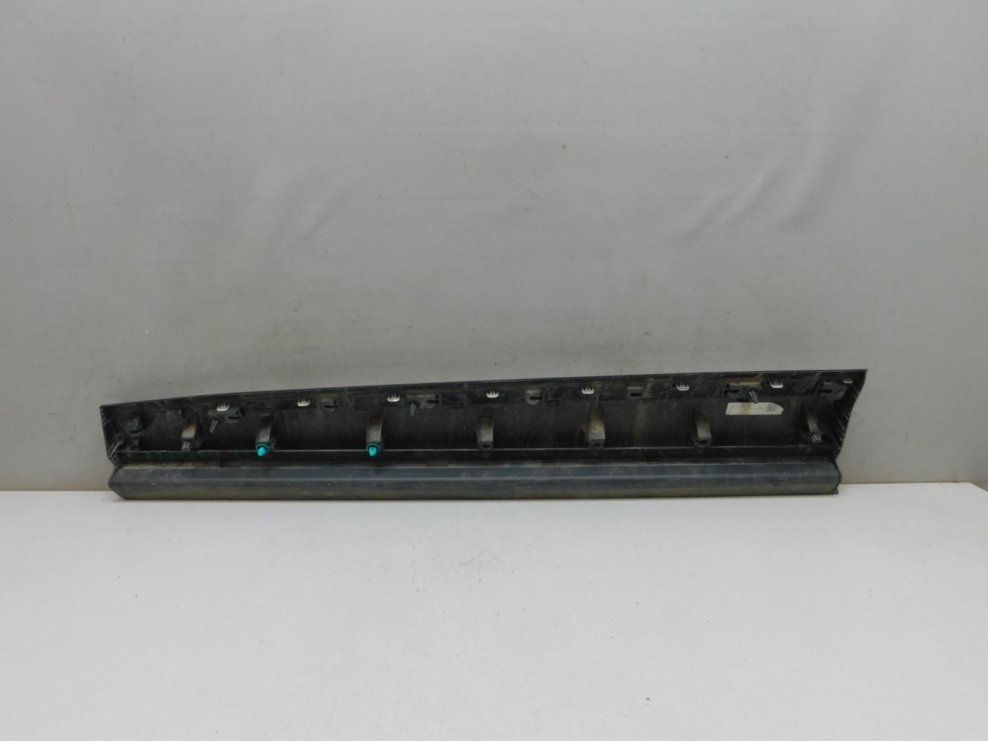 Накладка двери передней правой