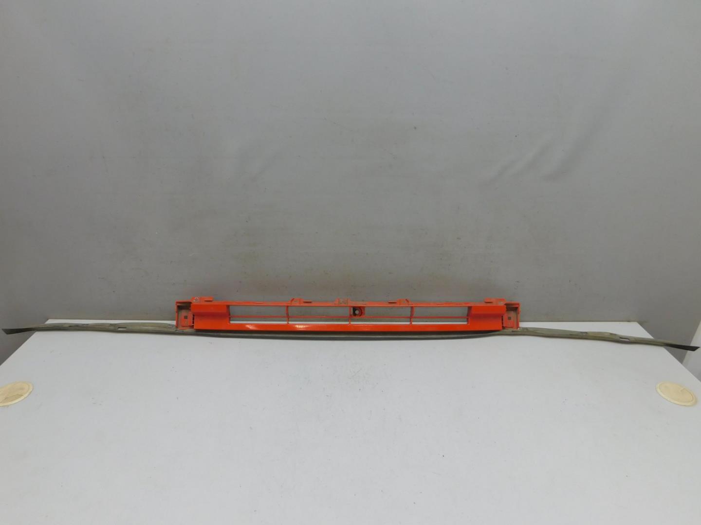 Решетка в бампер центральная