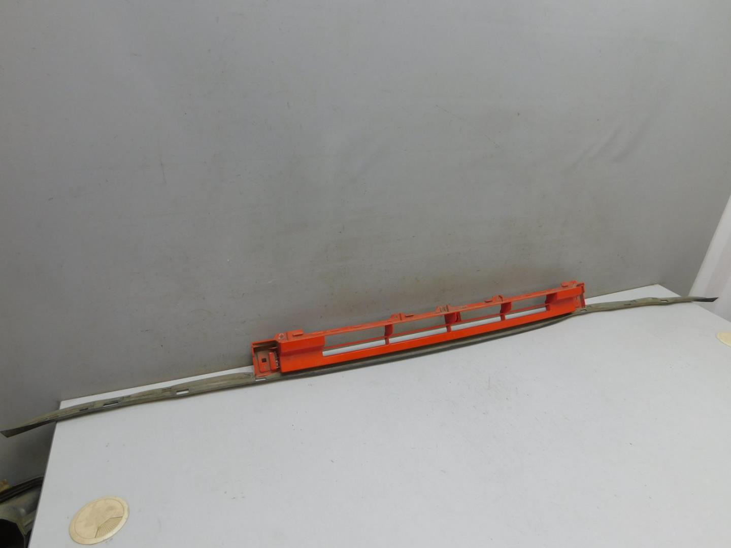 Решетка в бампер центральная