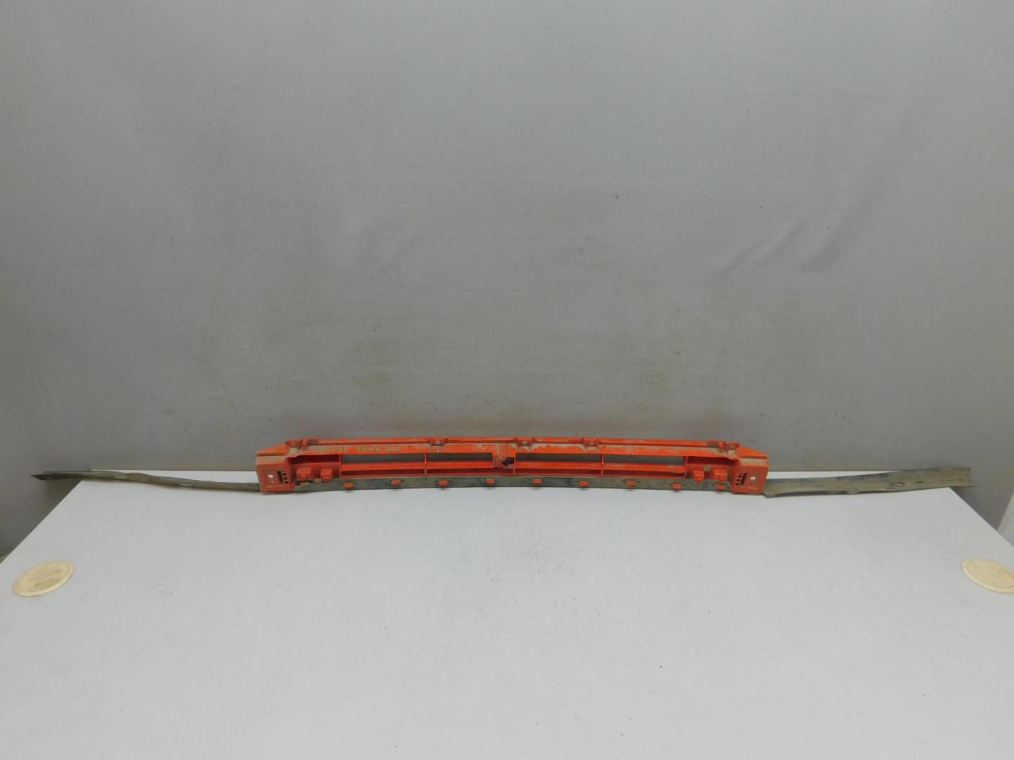 Решетка в бампер центральная