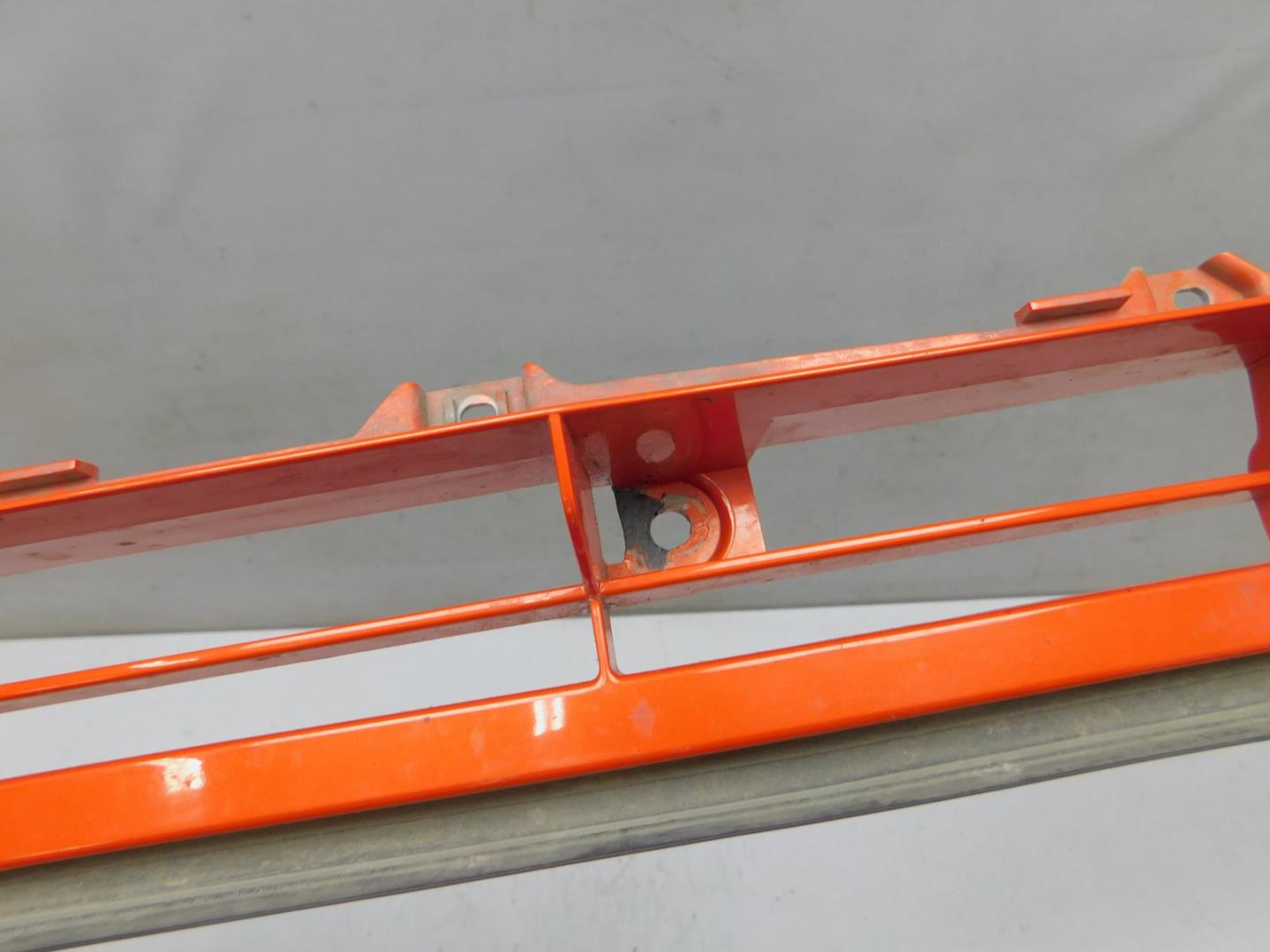 Решетка в бампер центральная