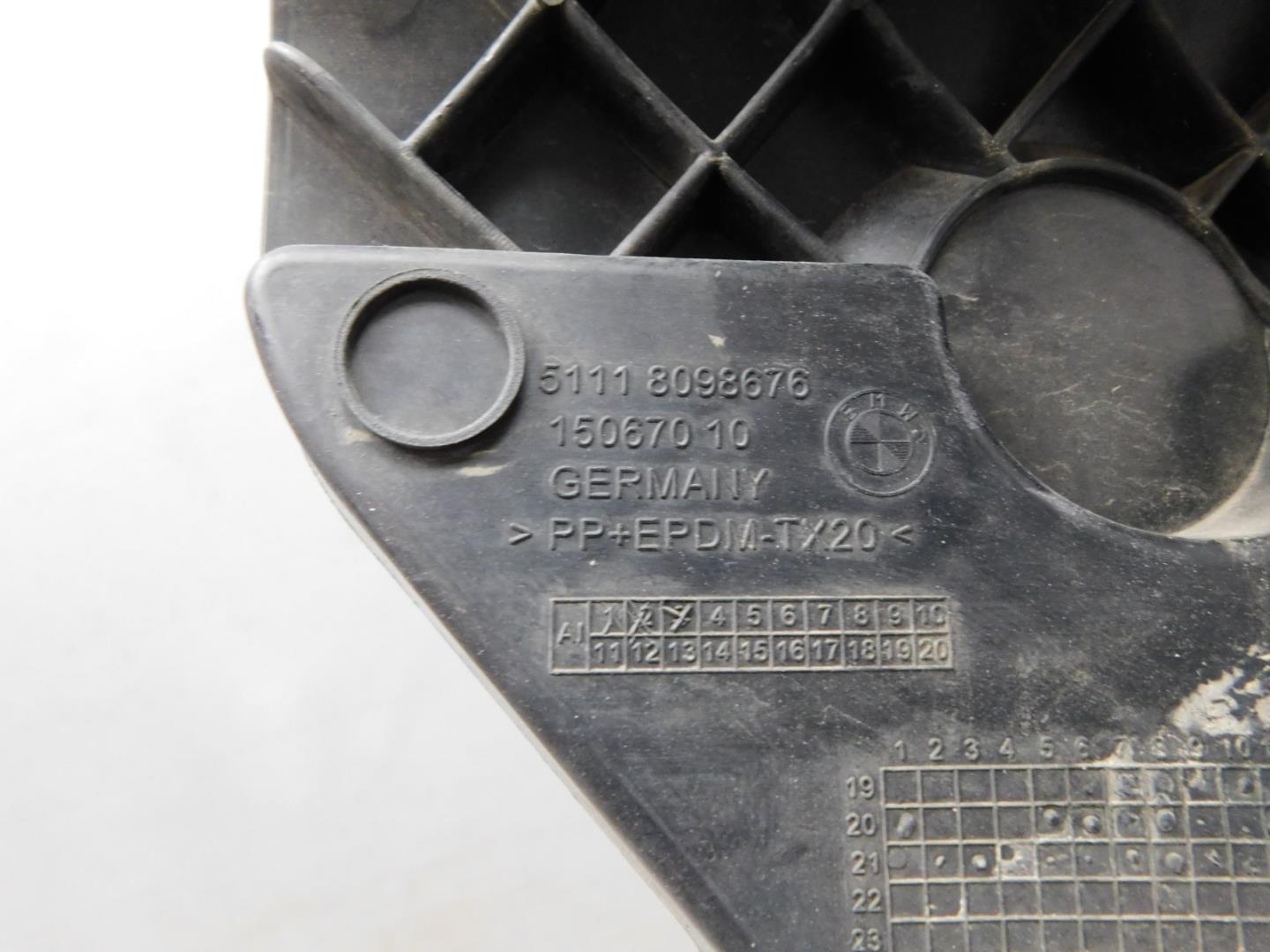 Кронштейн переднего бампера