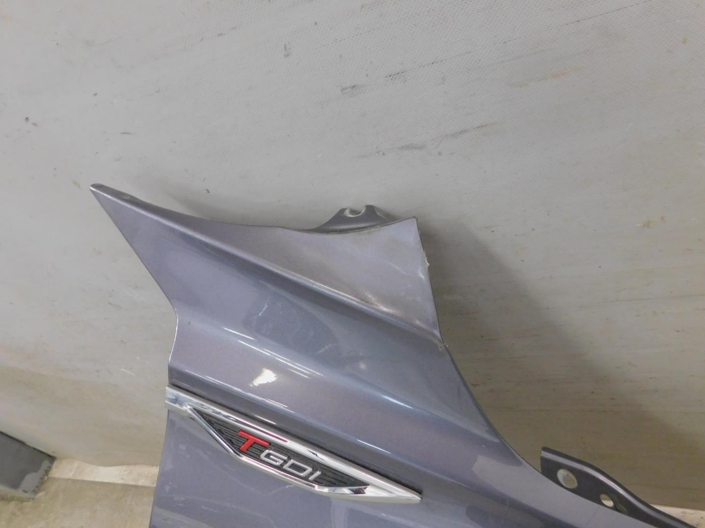 Крыло переднее правое