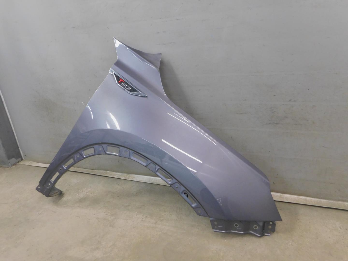 Крыло переднее правое