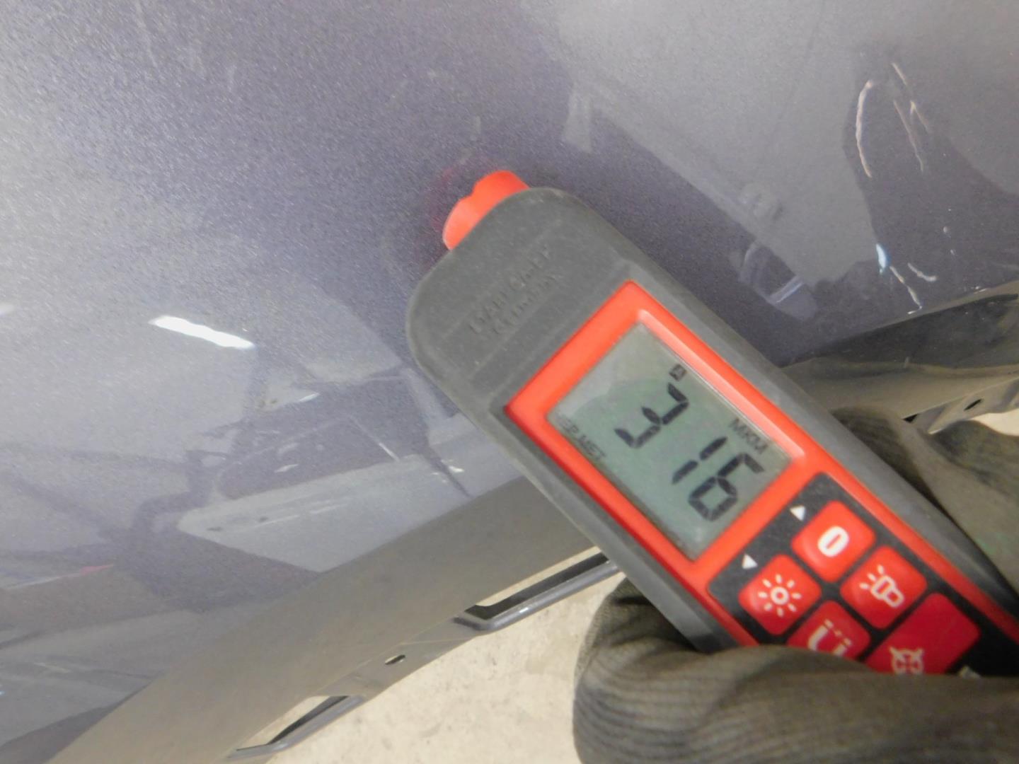 Крыло переднее правое