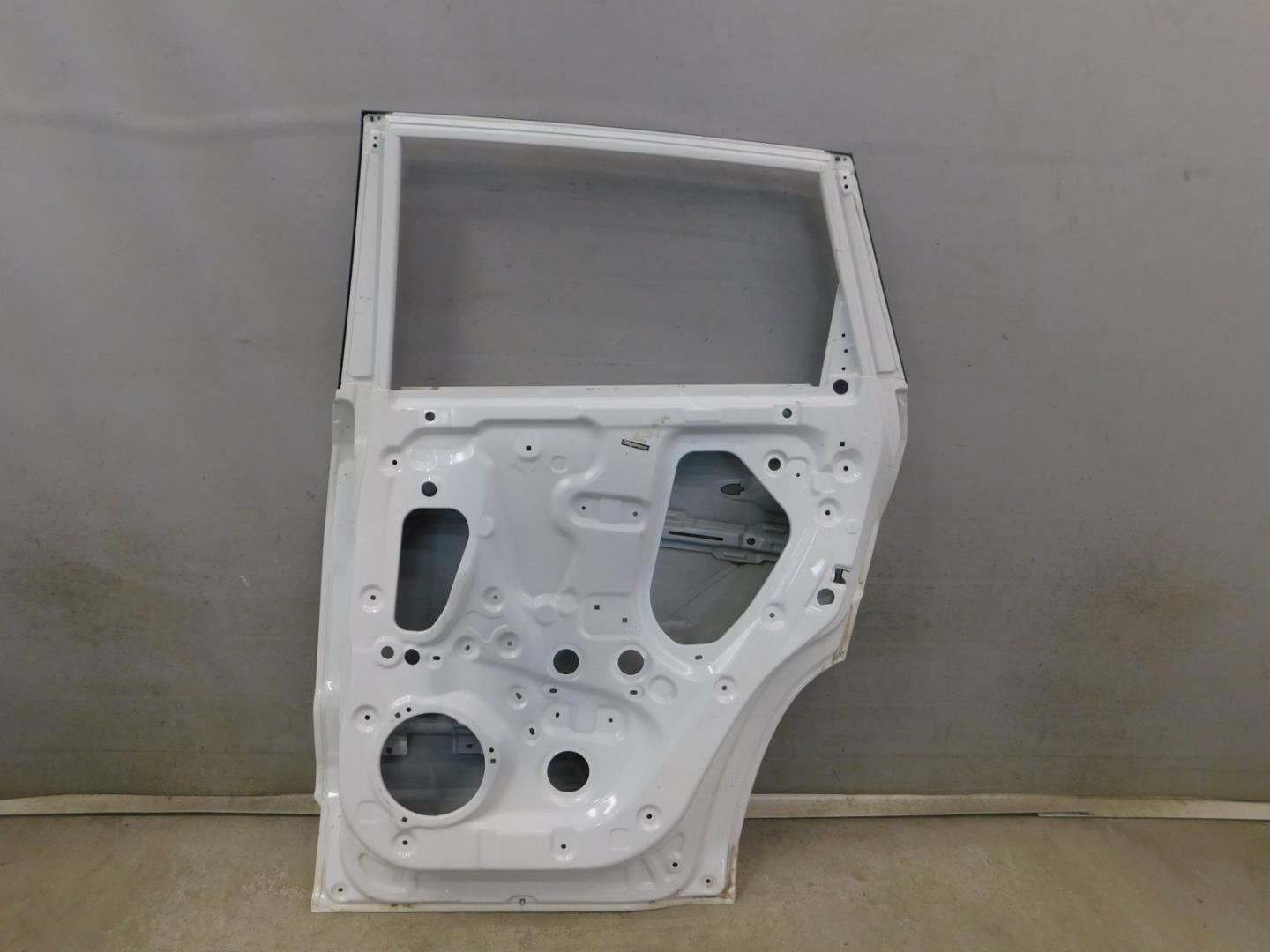 Дверь задняя правая