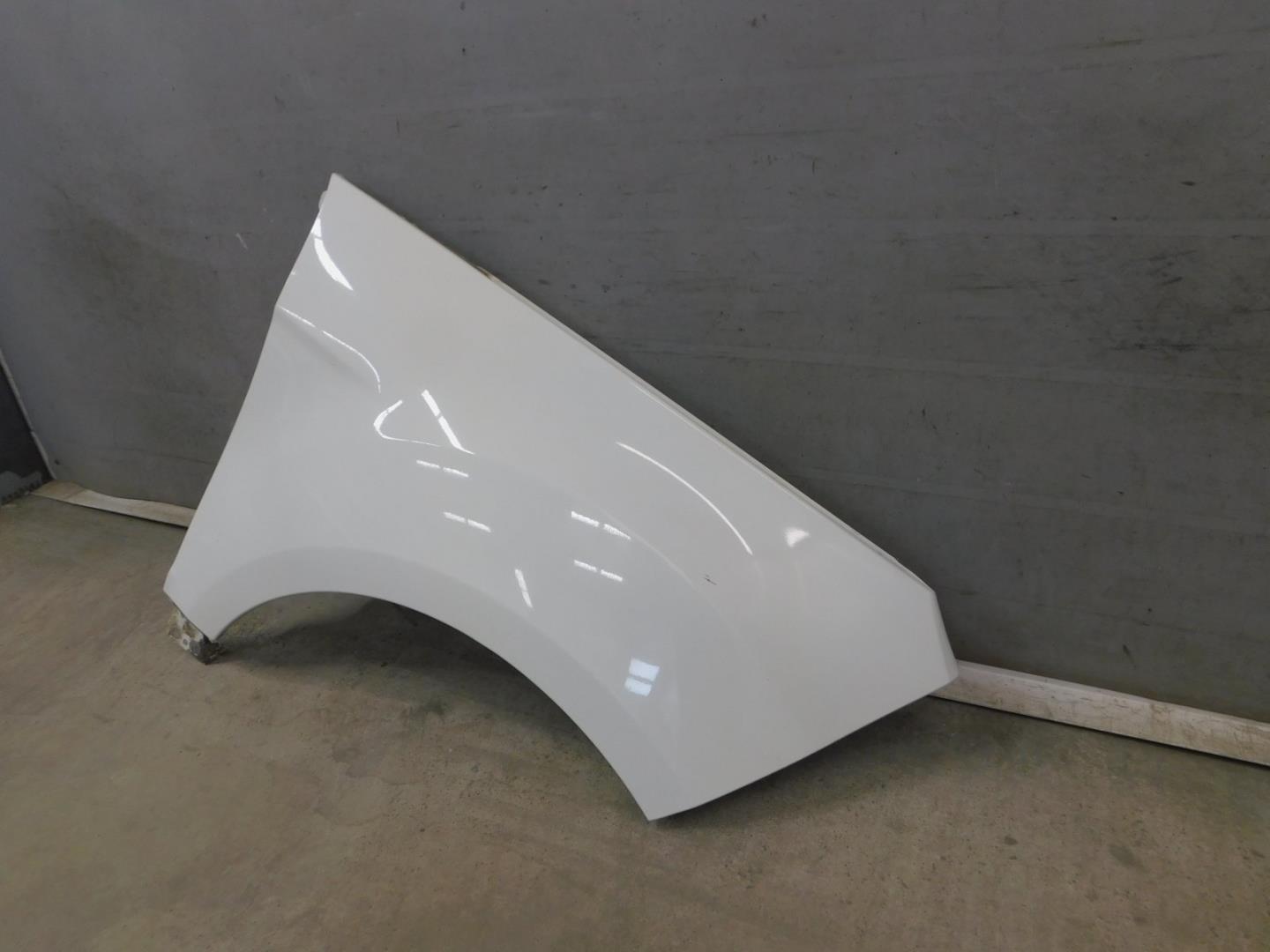 Крыло переднее правое