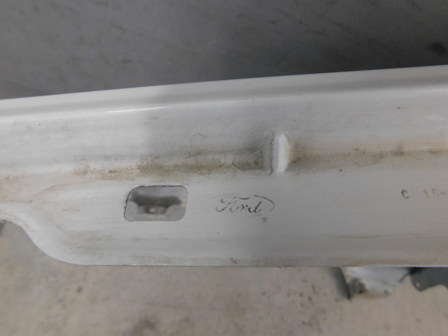 Крыло переднее правое