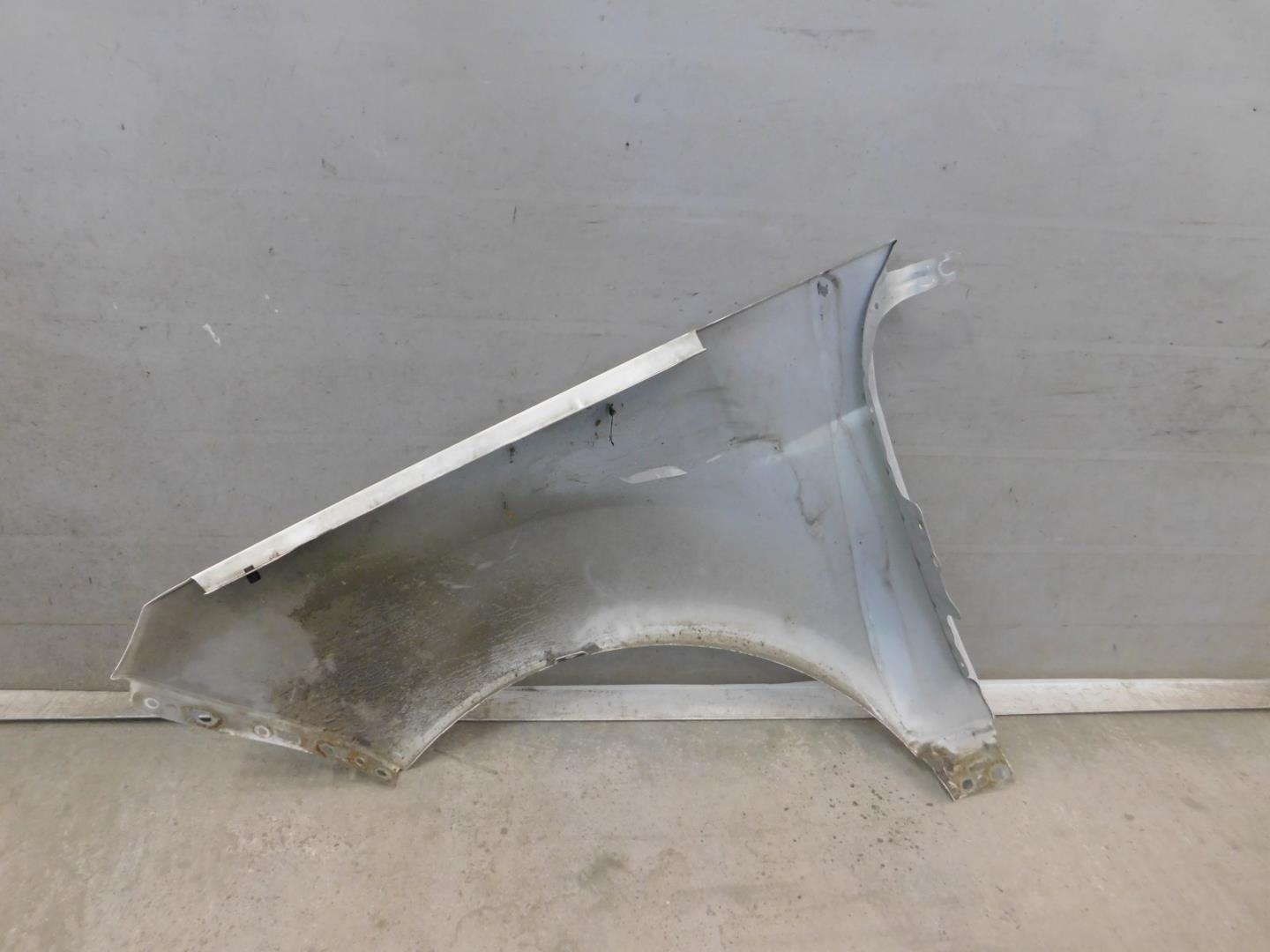 Крыло переднее правое