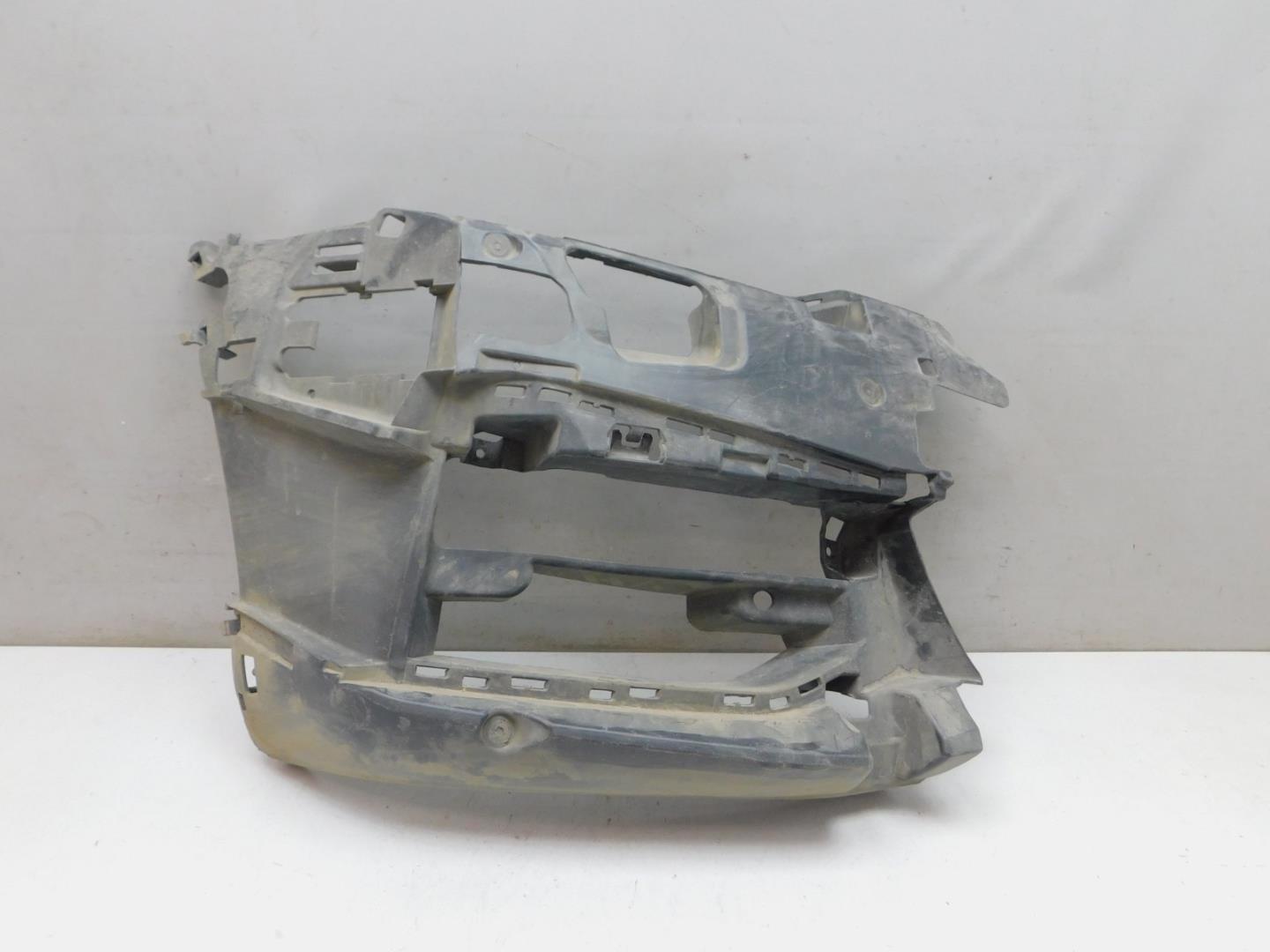 Кронштейн переднего бампера