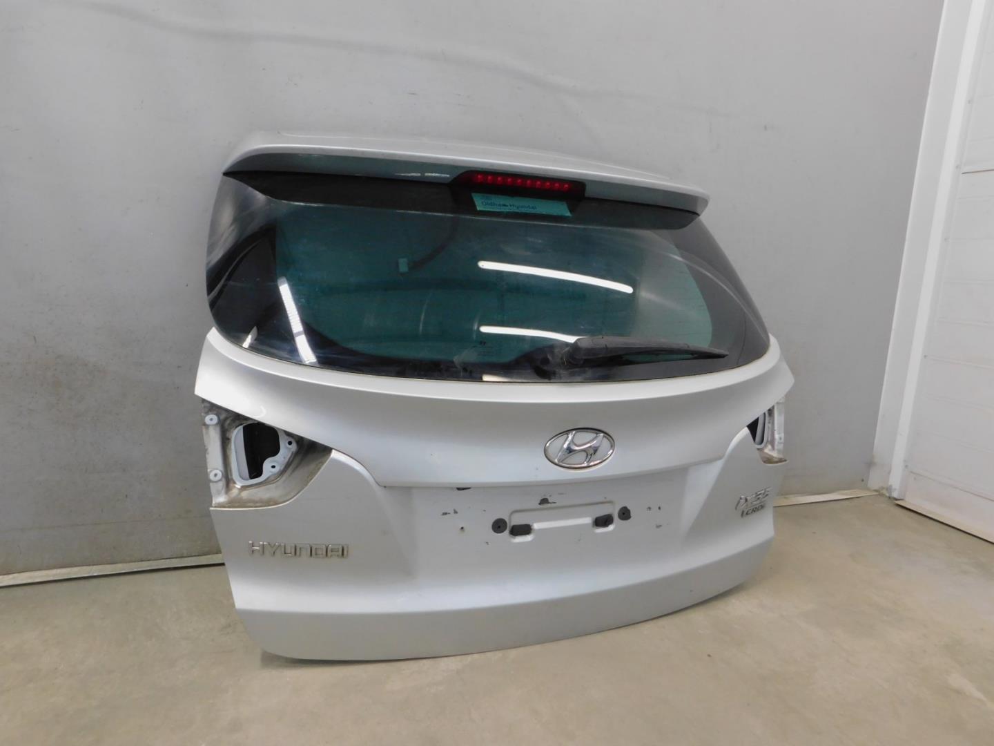 Дверь багажника