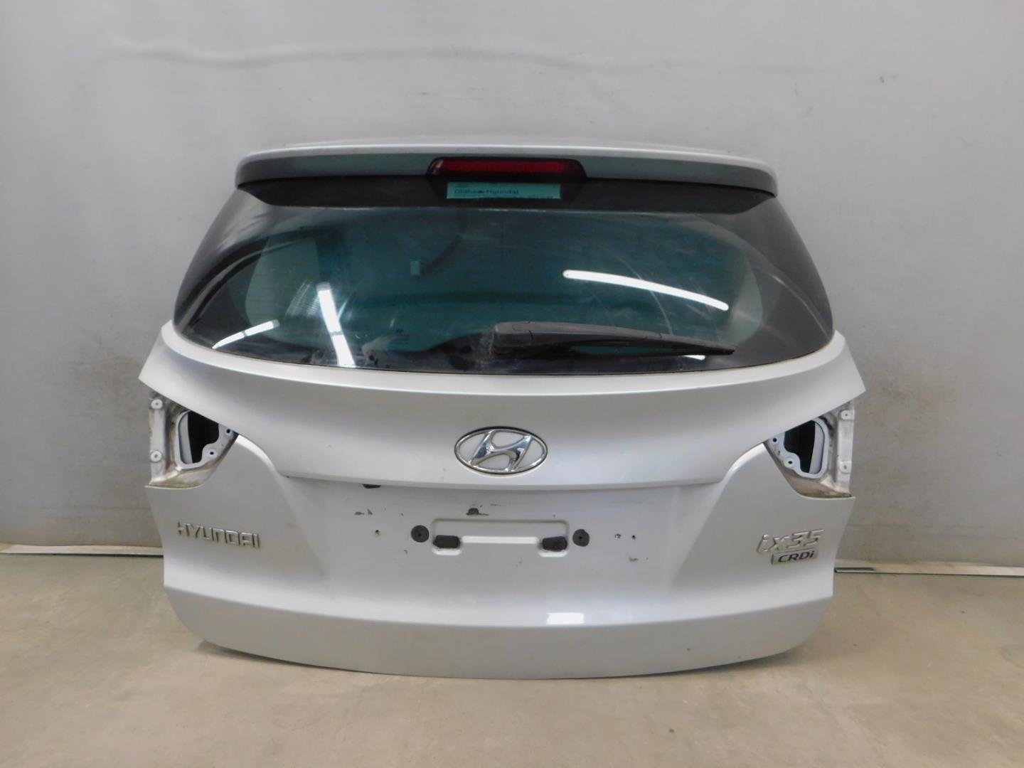 Дверь багажника