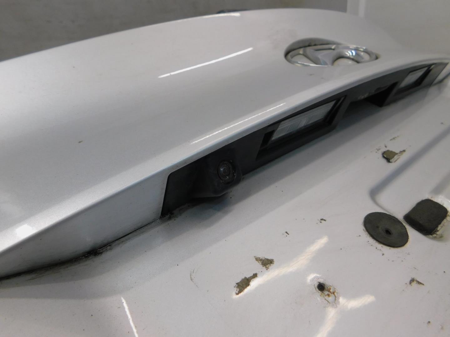 Дверь багажника