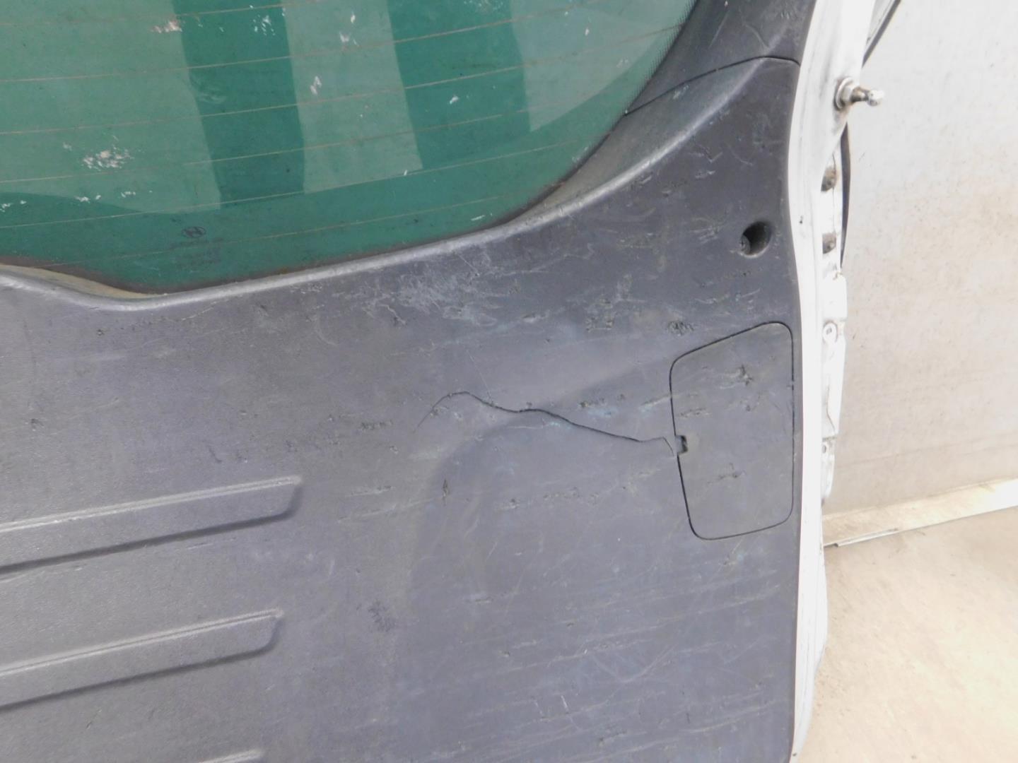 Дверь багажника