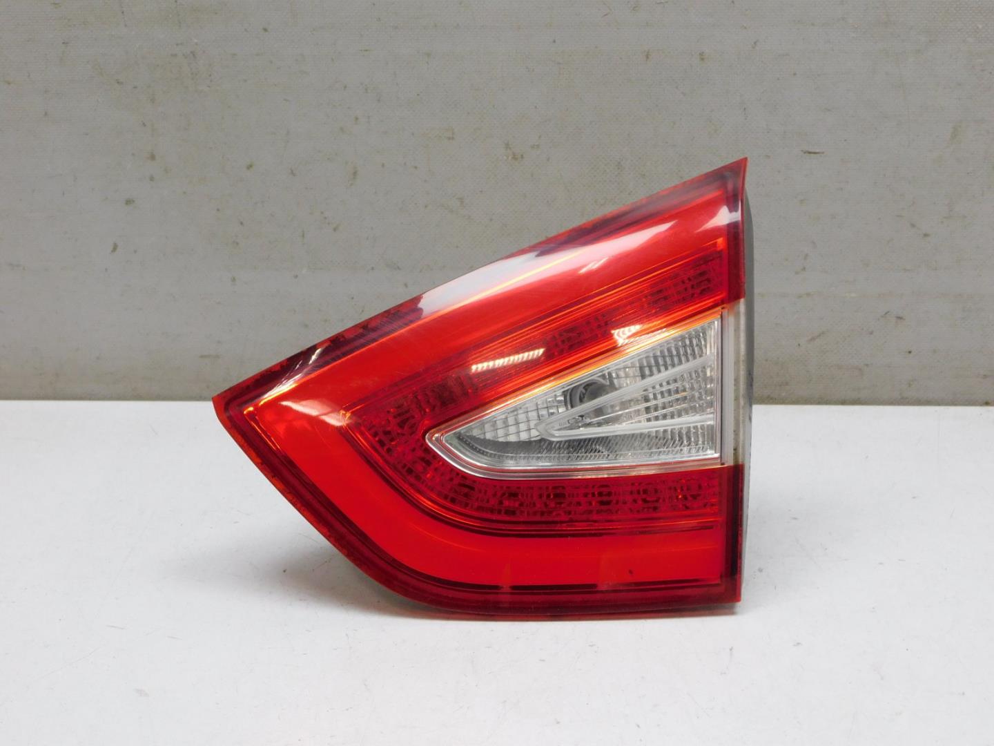 Фонарь задний внутренний правый