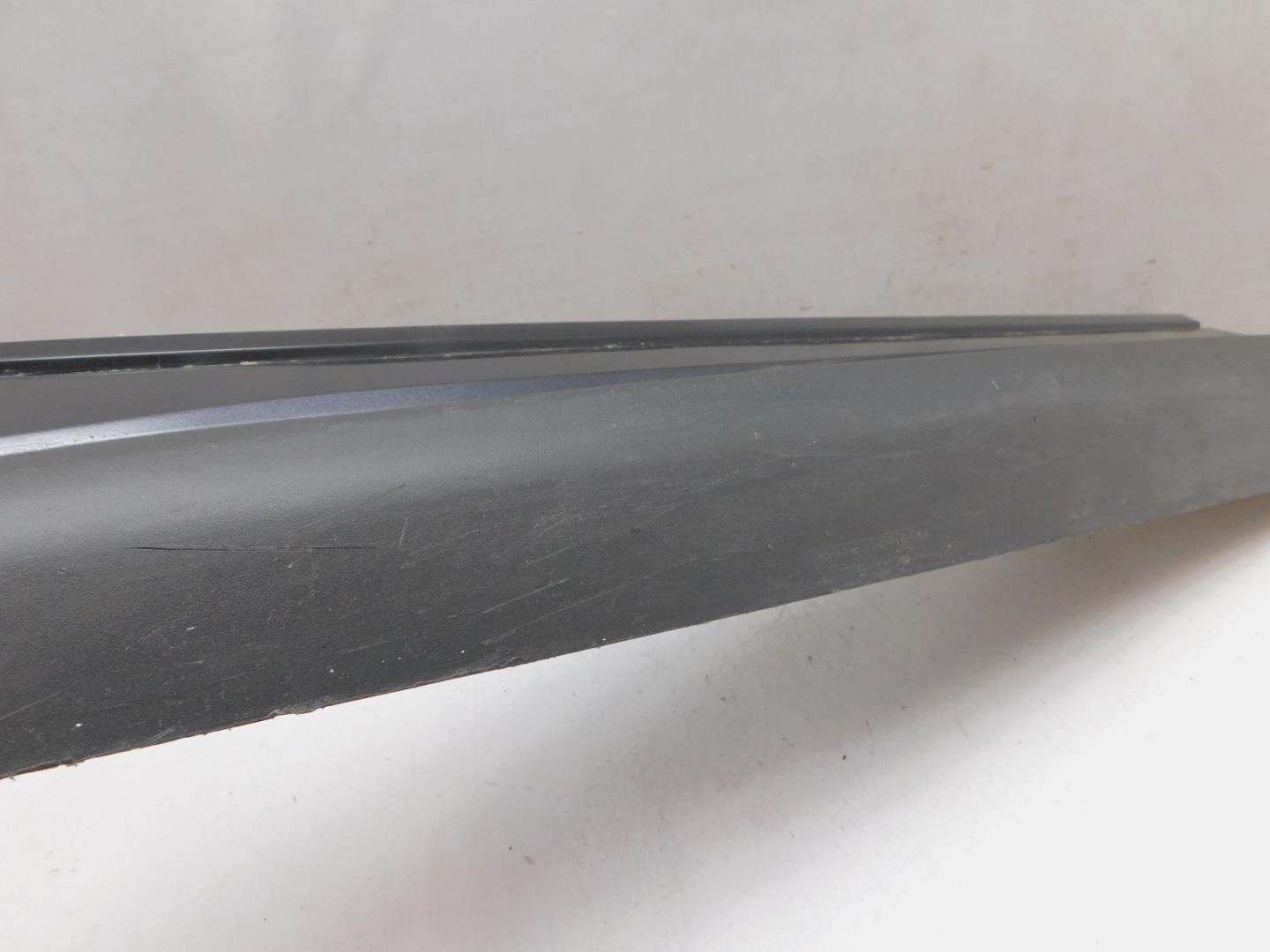 Накладка двери передней левой