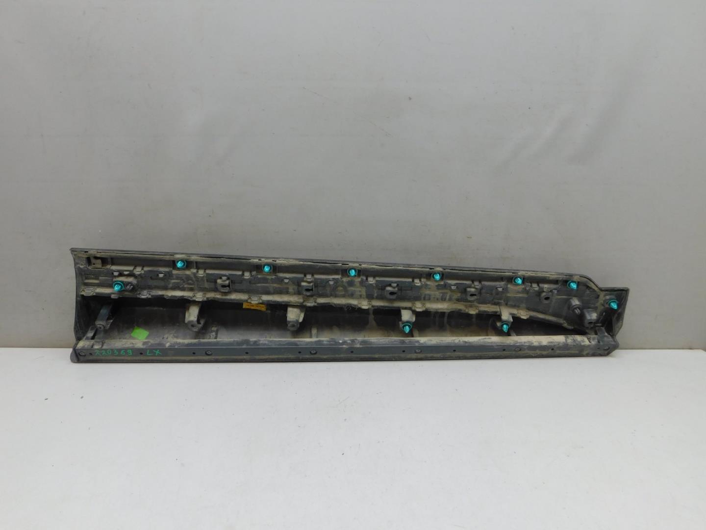 Накладка двери передней левой