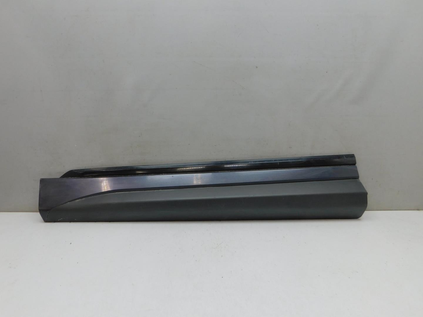 Накладка двери передней левой