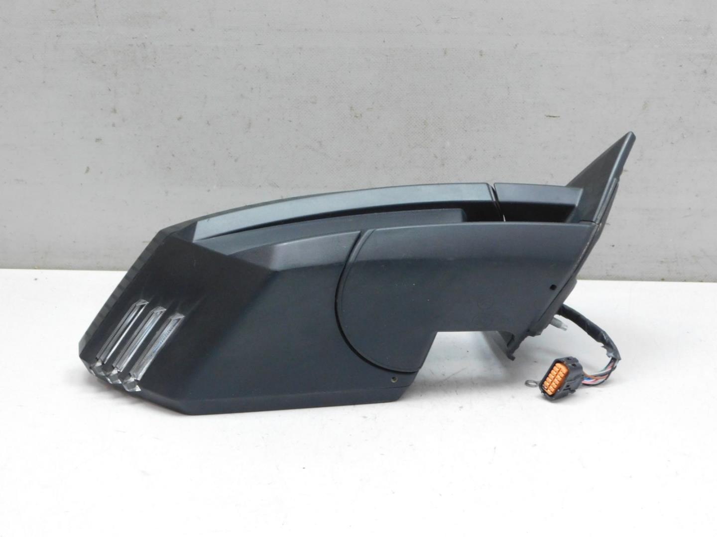 Зеркало правое электрическое