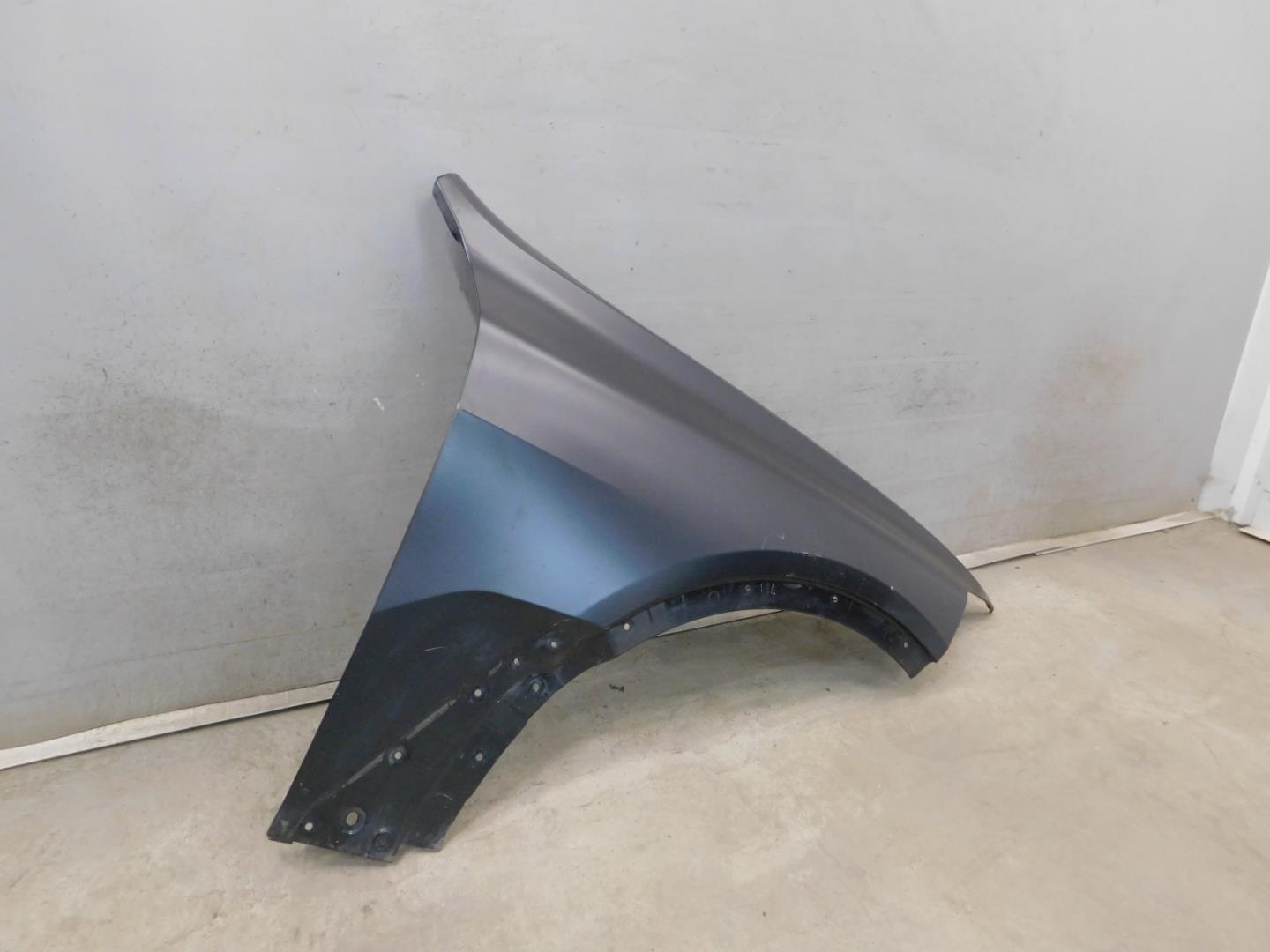 Крыло переднее правое