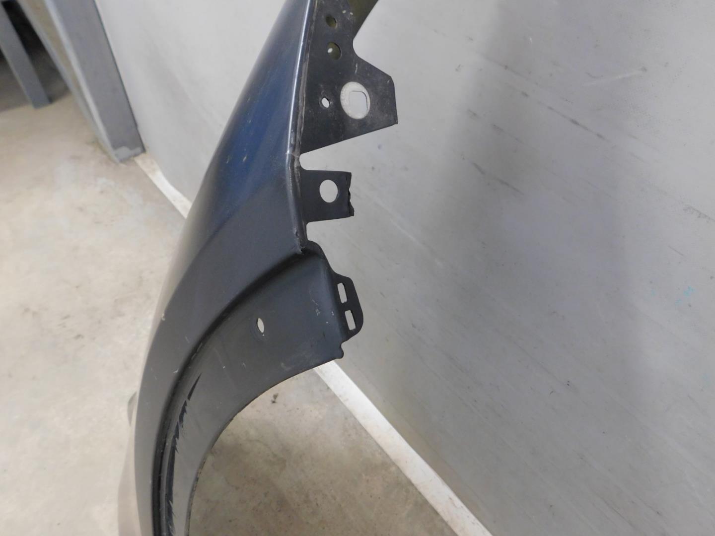 Крыло переднее правое