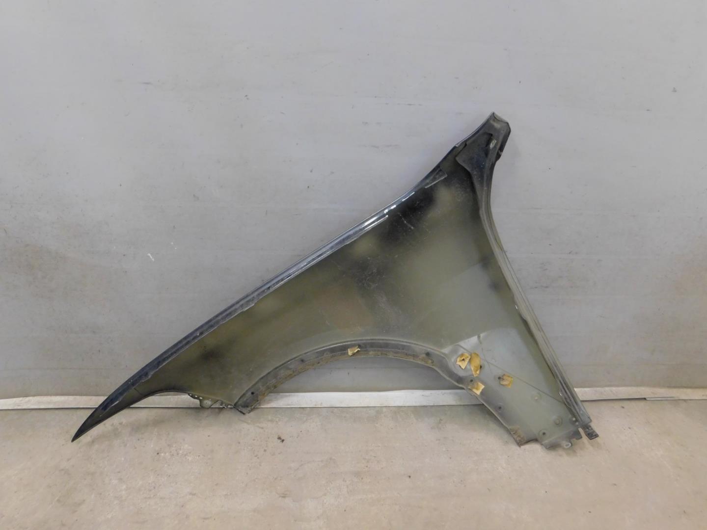 Крыло переднее правое