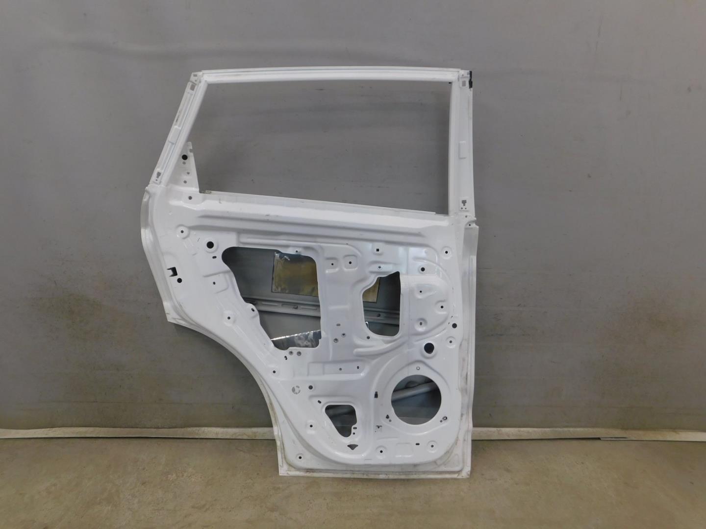 Дверь задняя левая