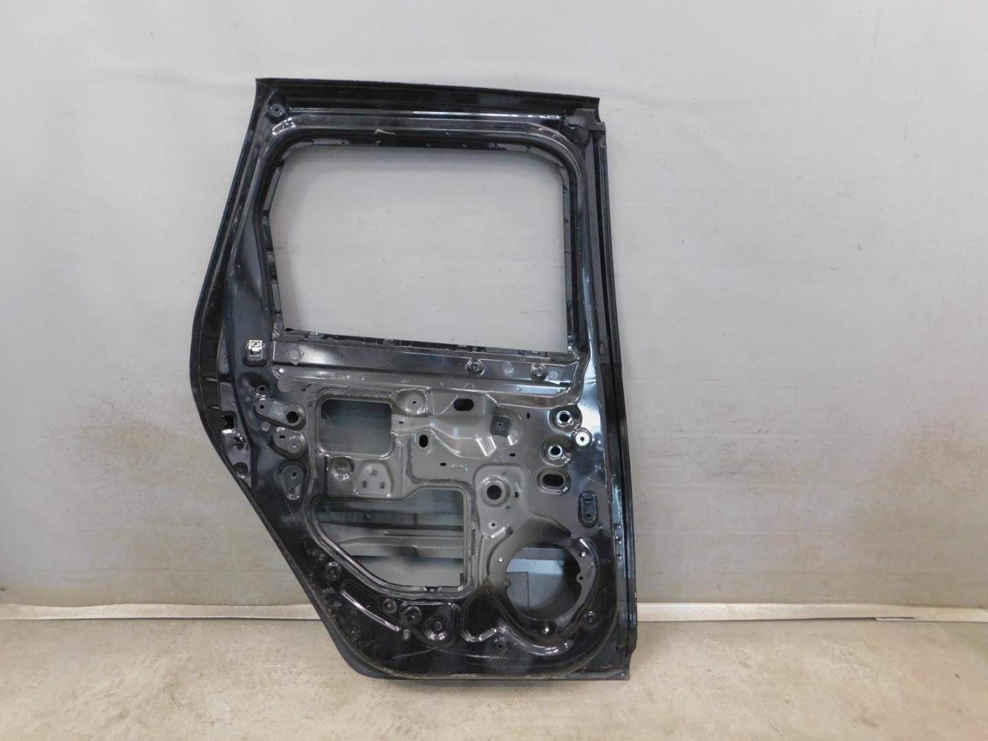 Дверь задняя левая
