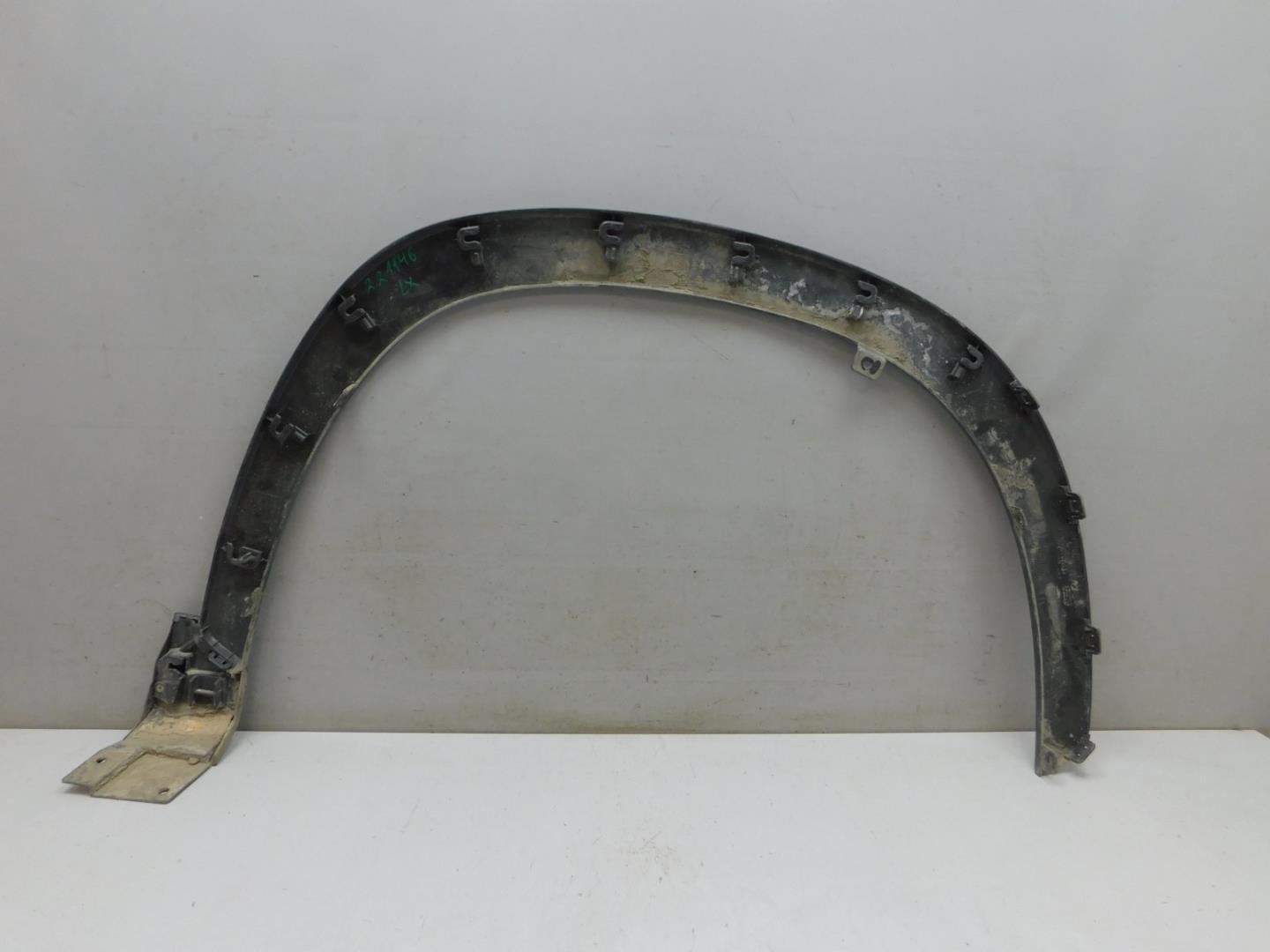 Накладка переднего крыла левого