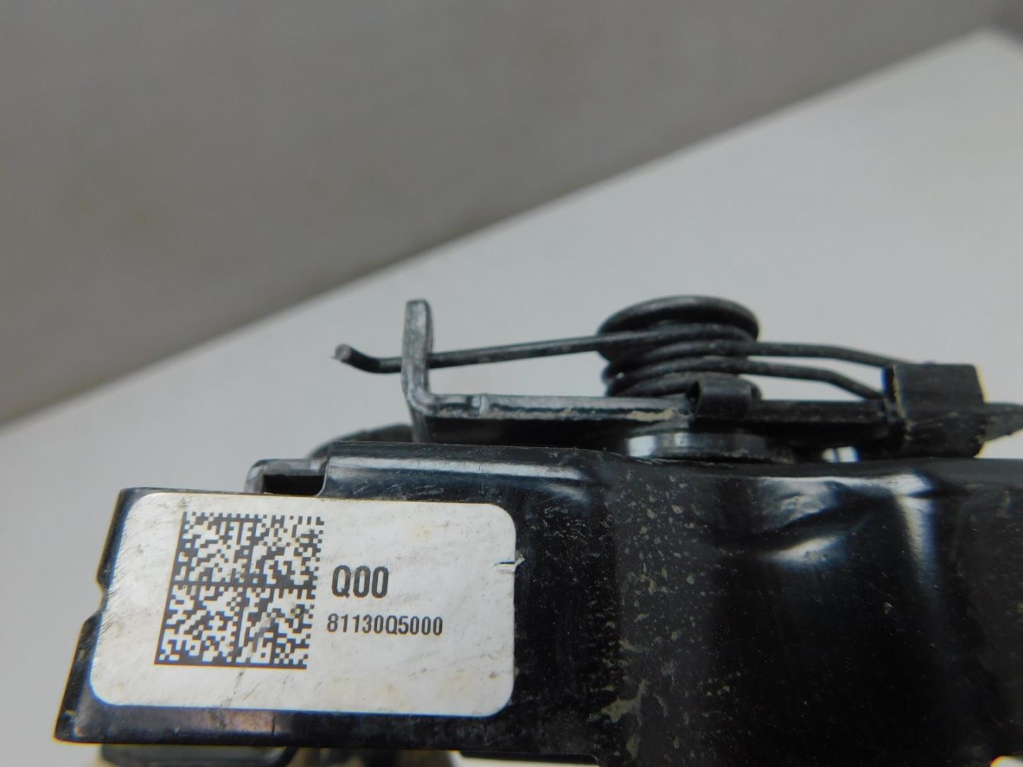 Замок капота